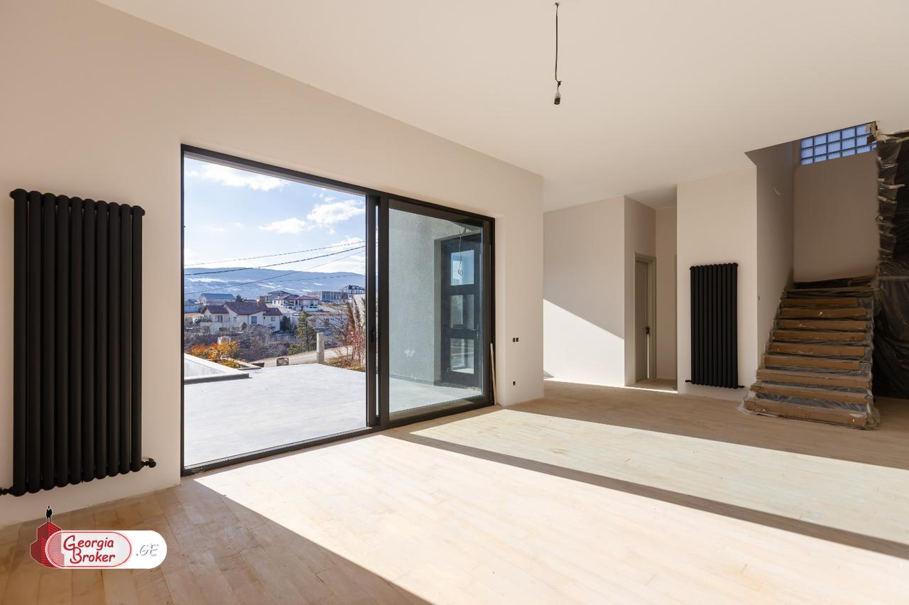 продается дом с новым ремонтом 5-комнат