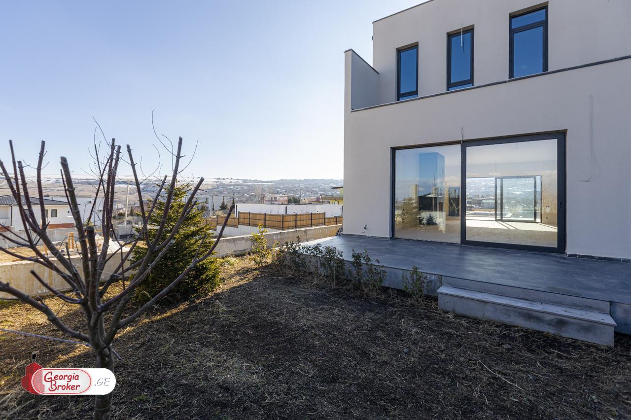 продается дом с новым ремонтом 5-комнат