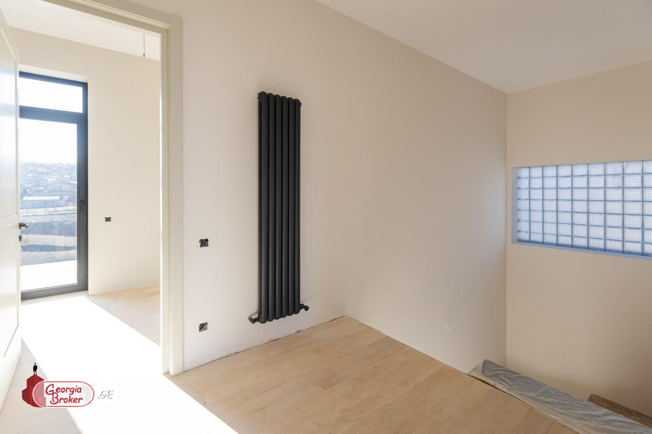 продается дом с новым ремонтом 5-комнат