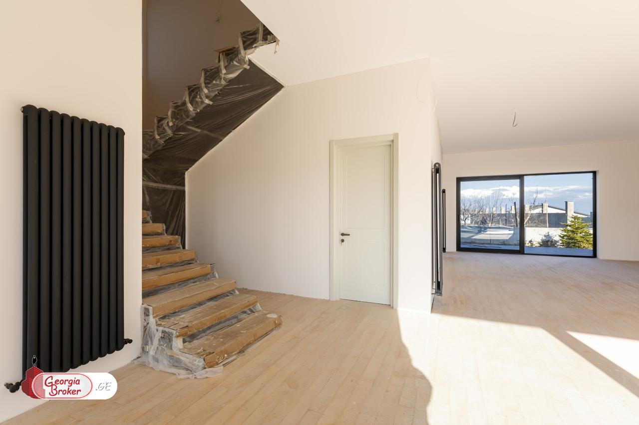 продается дом с новым ремонтом 5-комнат