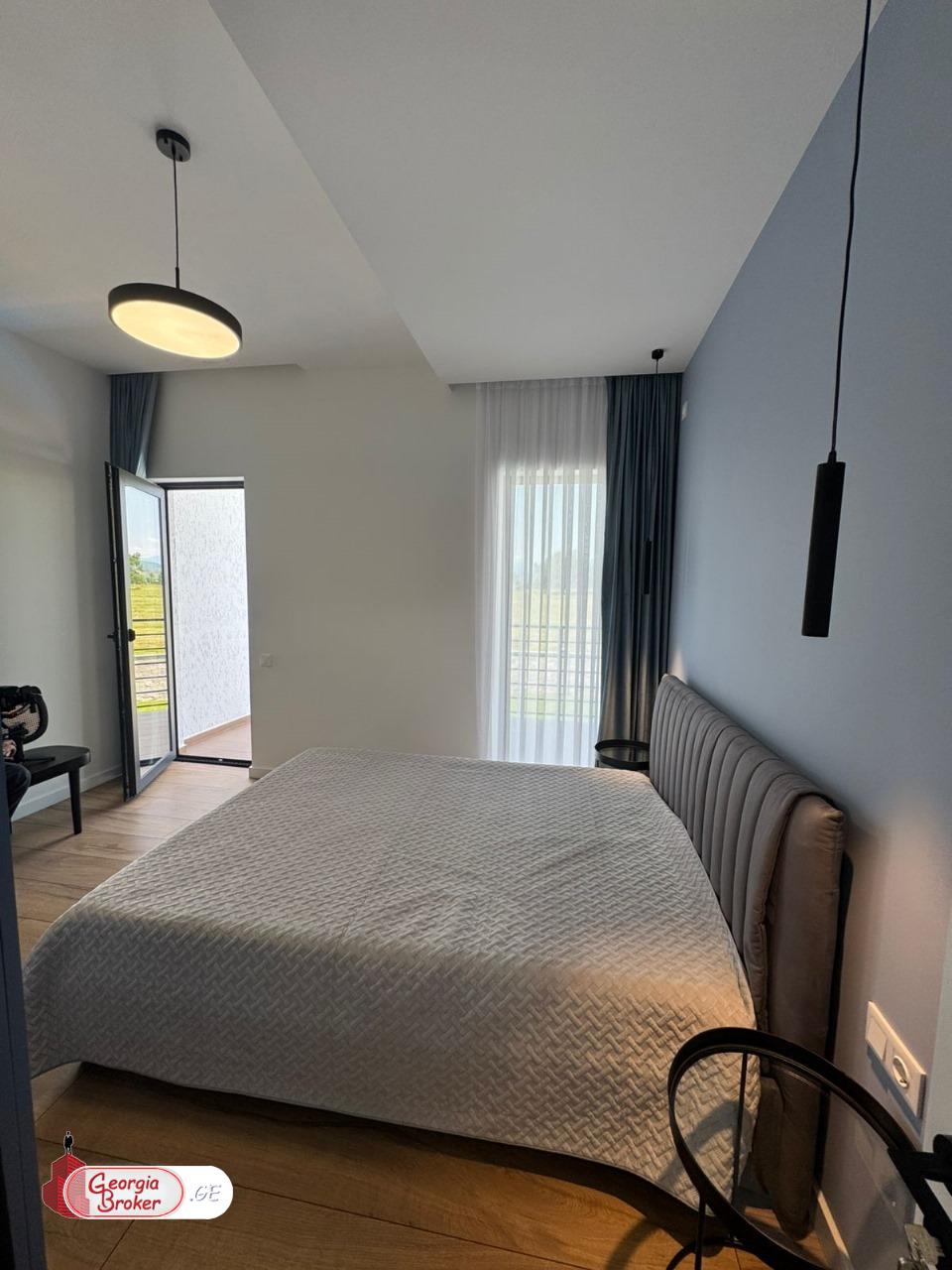 იყიდება ახალი გარემონტებული 8 ოთახიანი სახლი