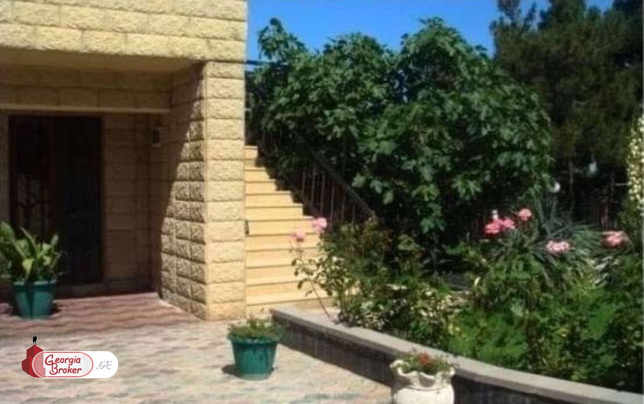 продается дом со старым ремонтом 11-комнат