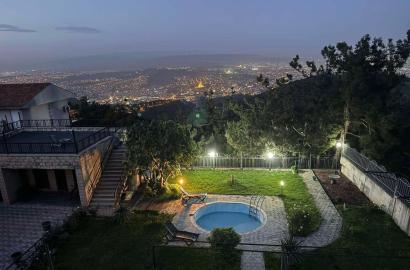 old repaired 11-room house for sale