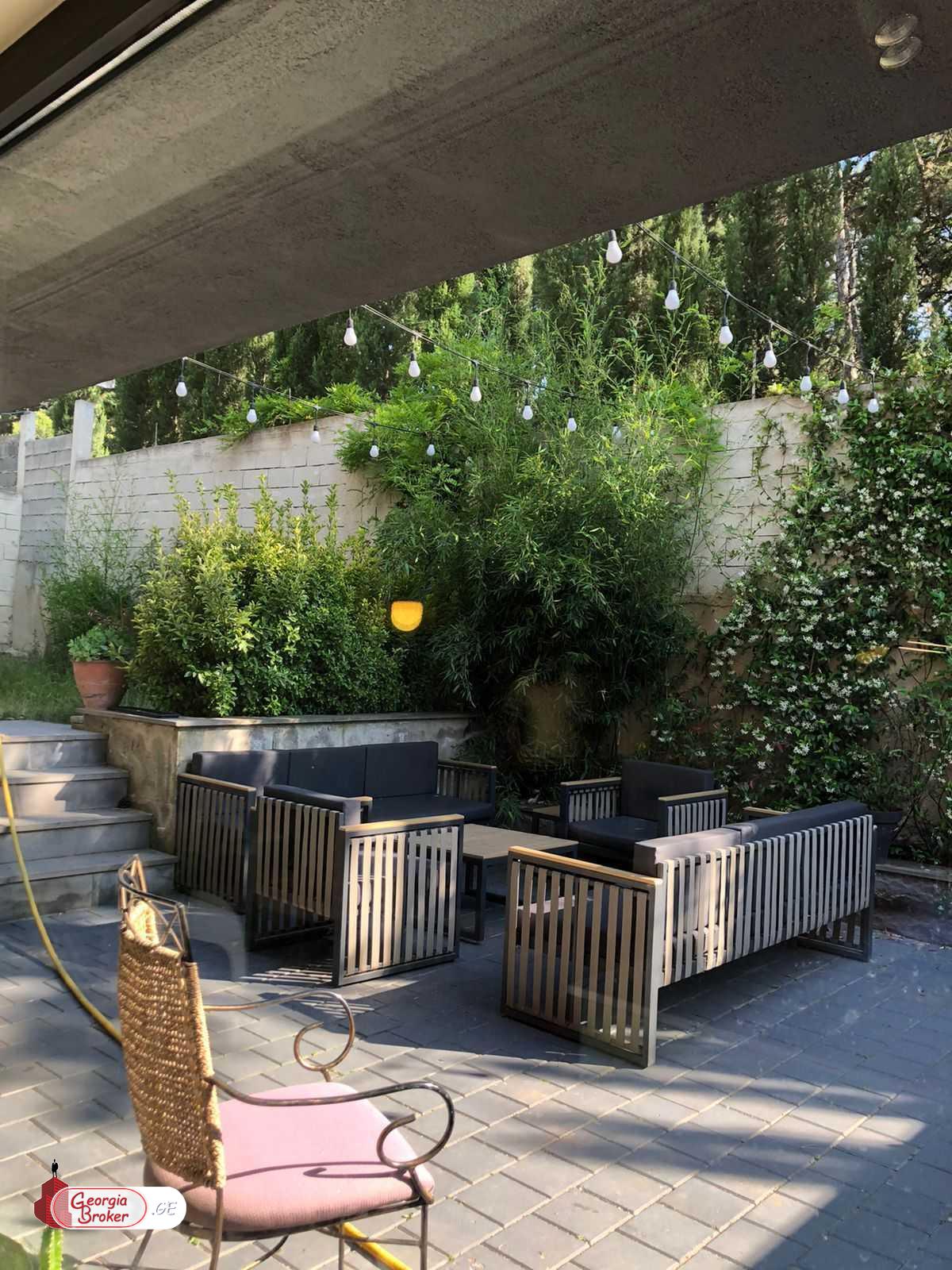 продается дом с новым ремонтом 8-комнат