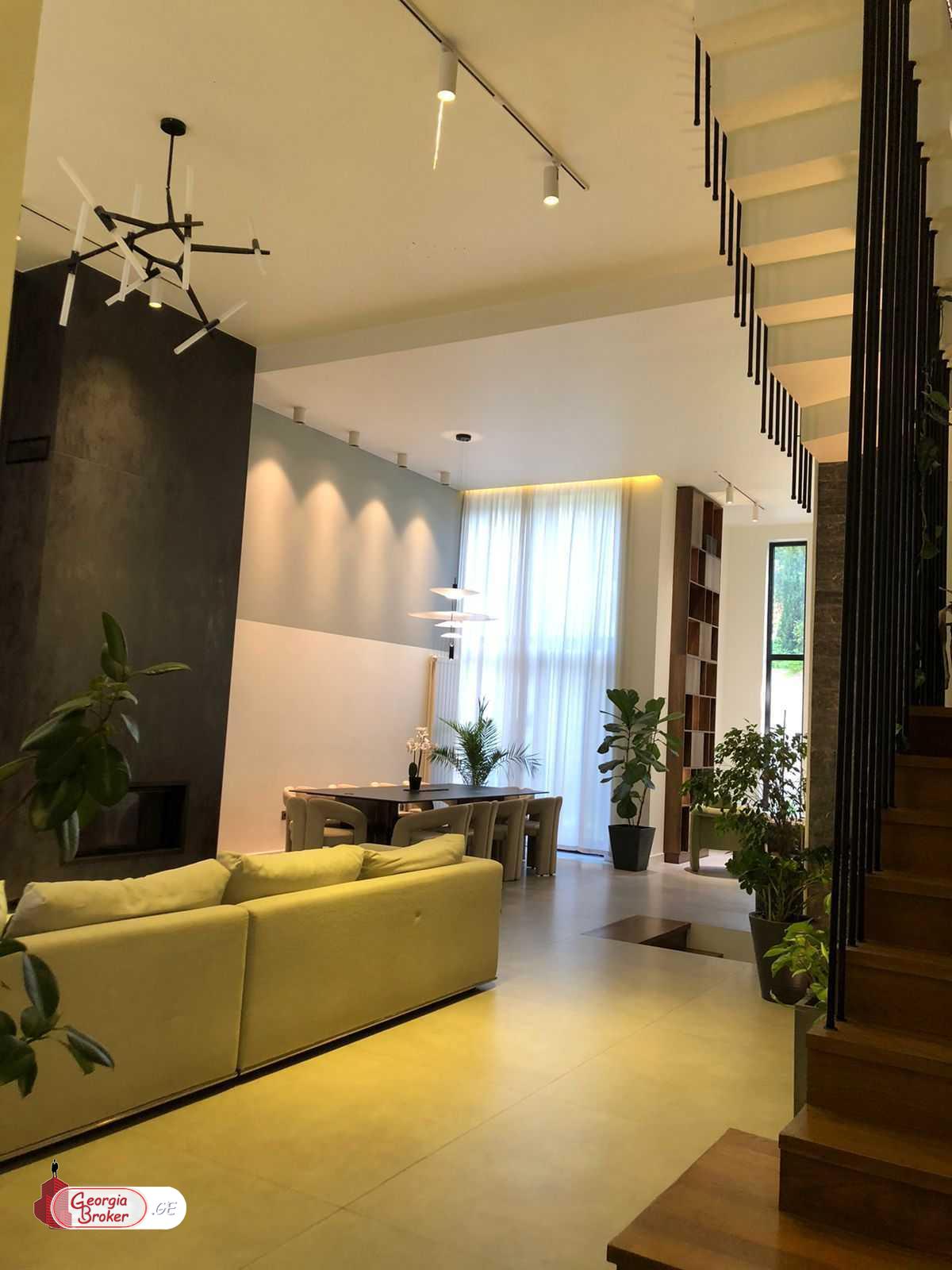 в аренду дом с новым ремонтом 8-комнат