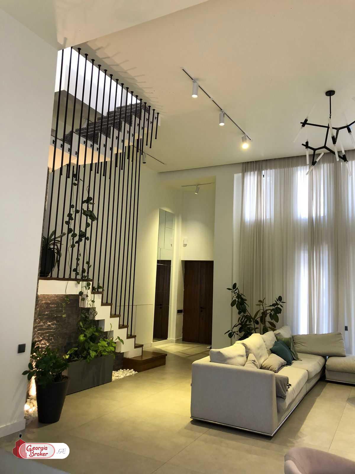 в аренду дом с новым ремонтом 8-комнат