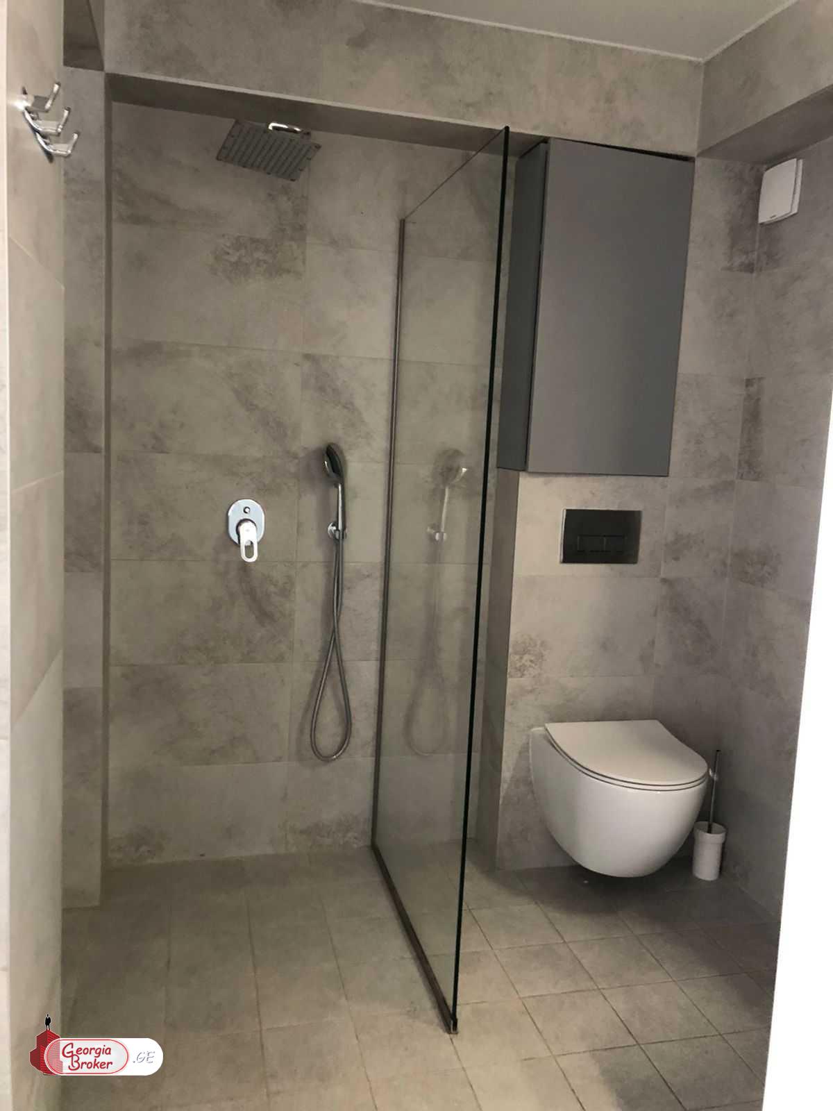 в аренду дом с новым ремонтом 8-комнат