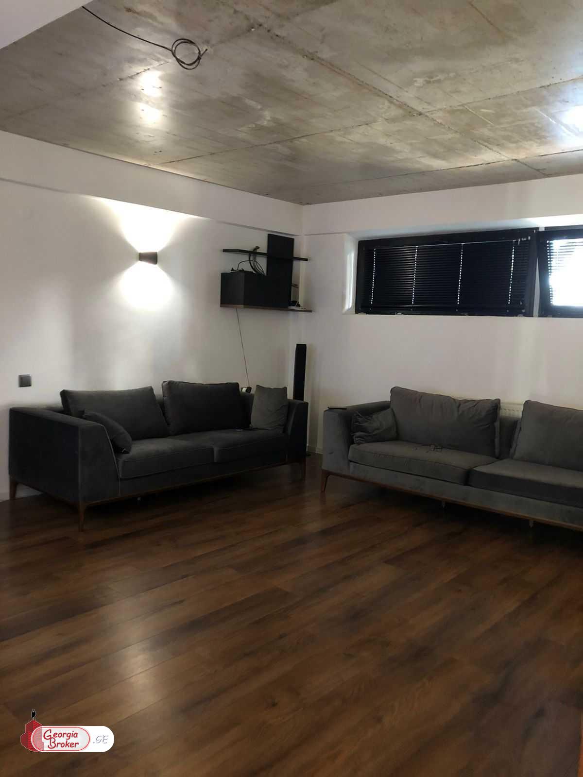 продается дом с новым ремонтом 8-комнат