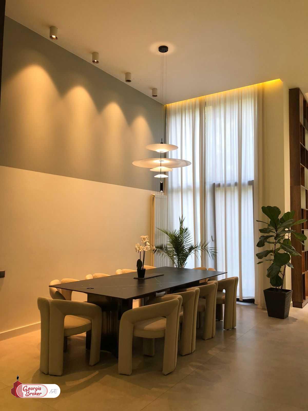 продается дом с новым ремонтом 8-комнат