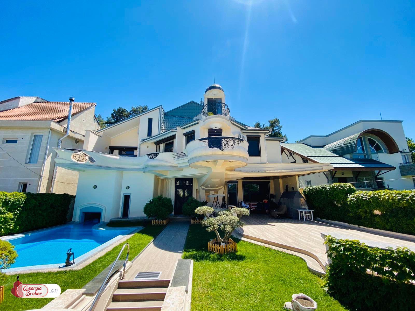 nearly repaired 10-room house for sale