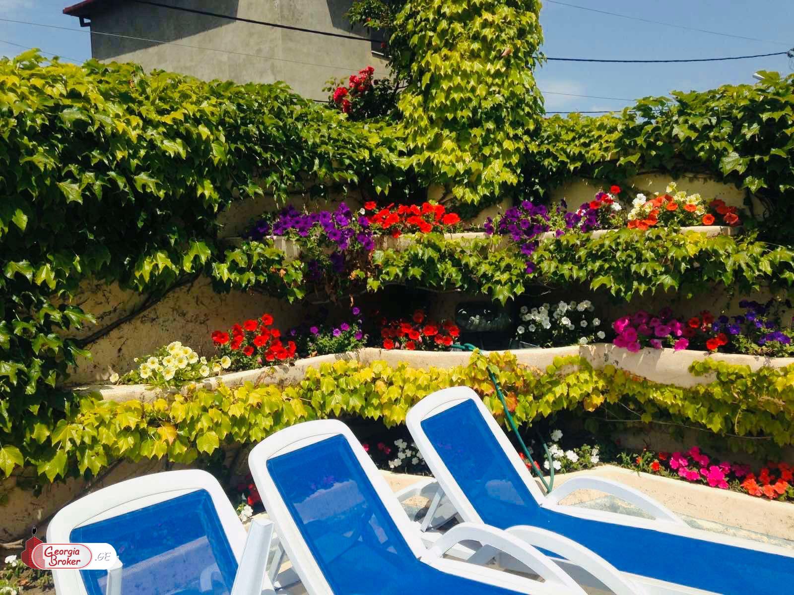 nearly repaired 10-room house for sale