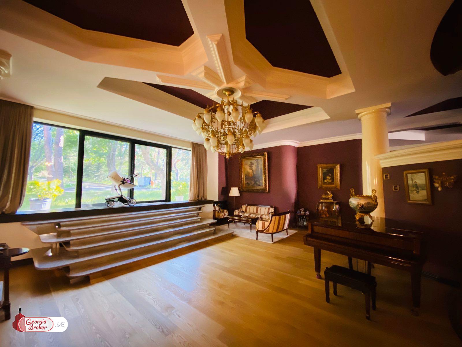 nearly repaired 10-room house for sale