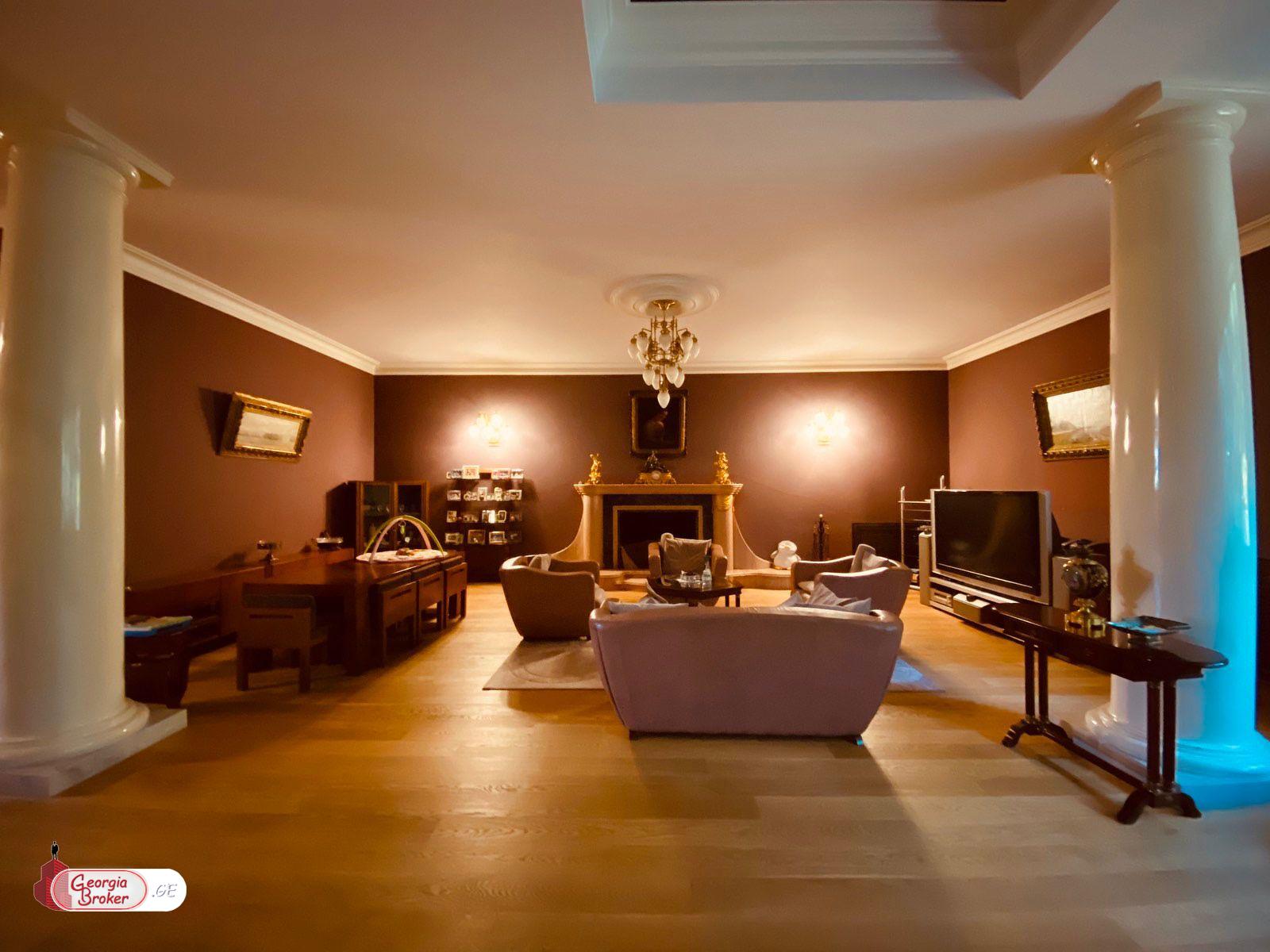 nearly repaired 10-room house for sale