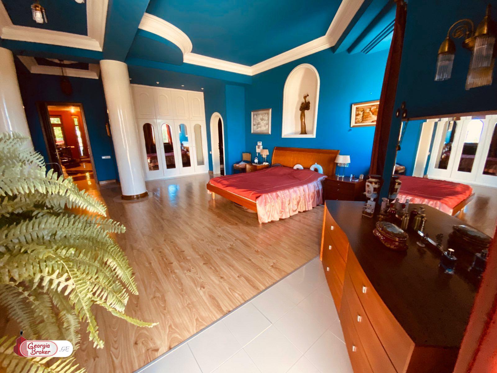 nearly repaired 10-room house for sale