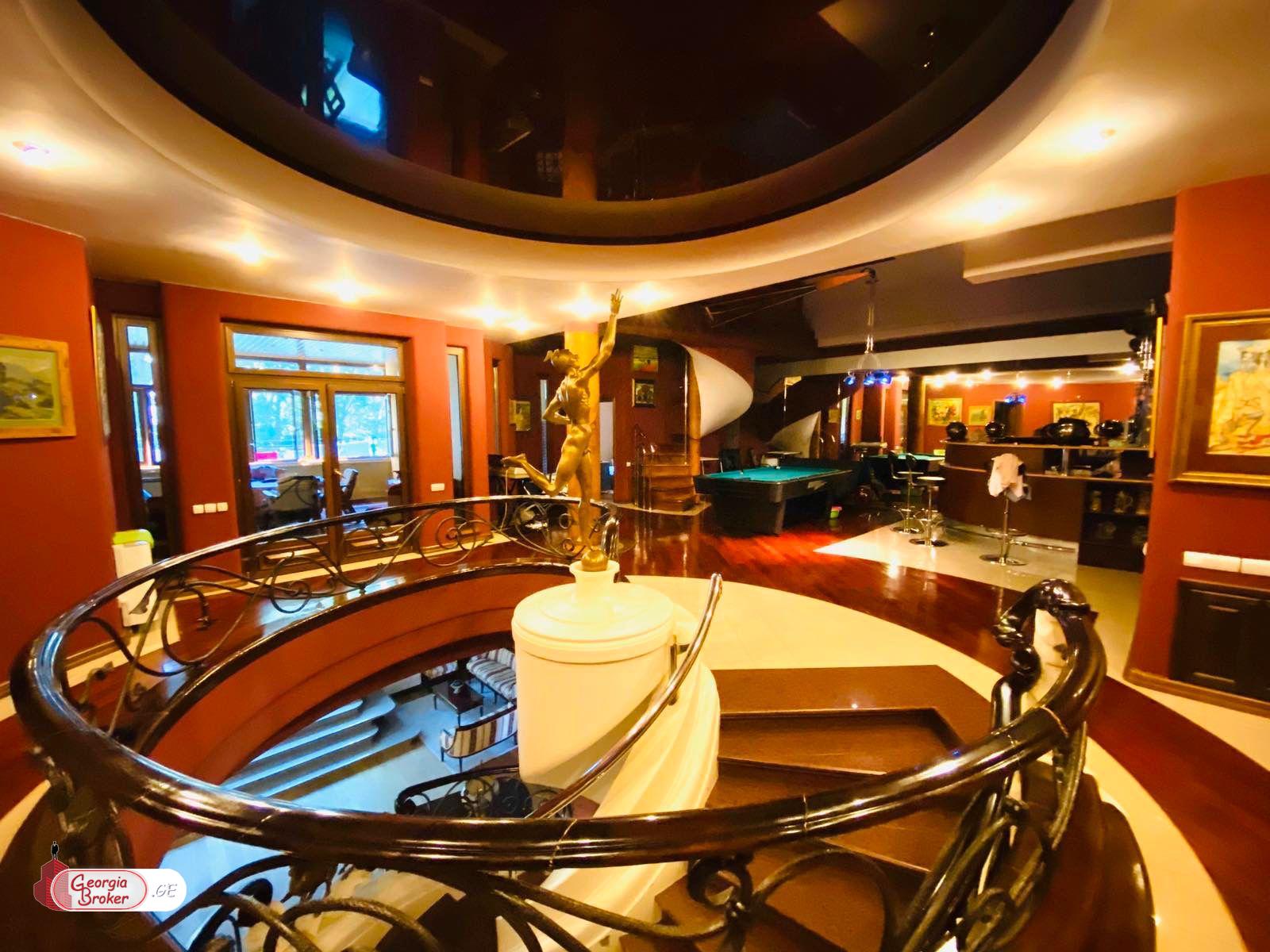 nearly repaired 10-room house for sale