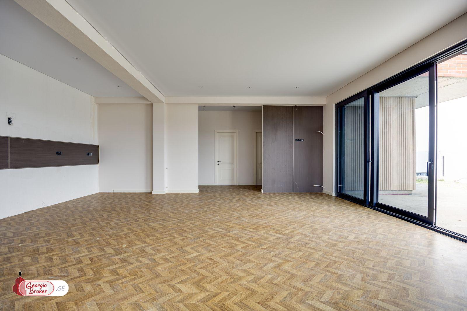 იყიდება ახალი გარემონტებული 5 ოთახიანი სახლი