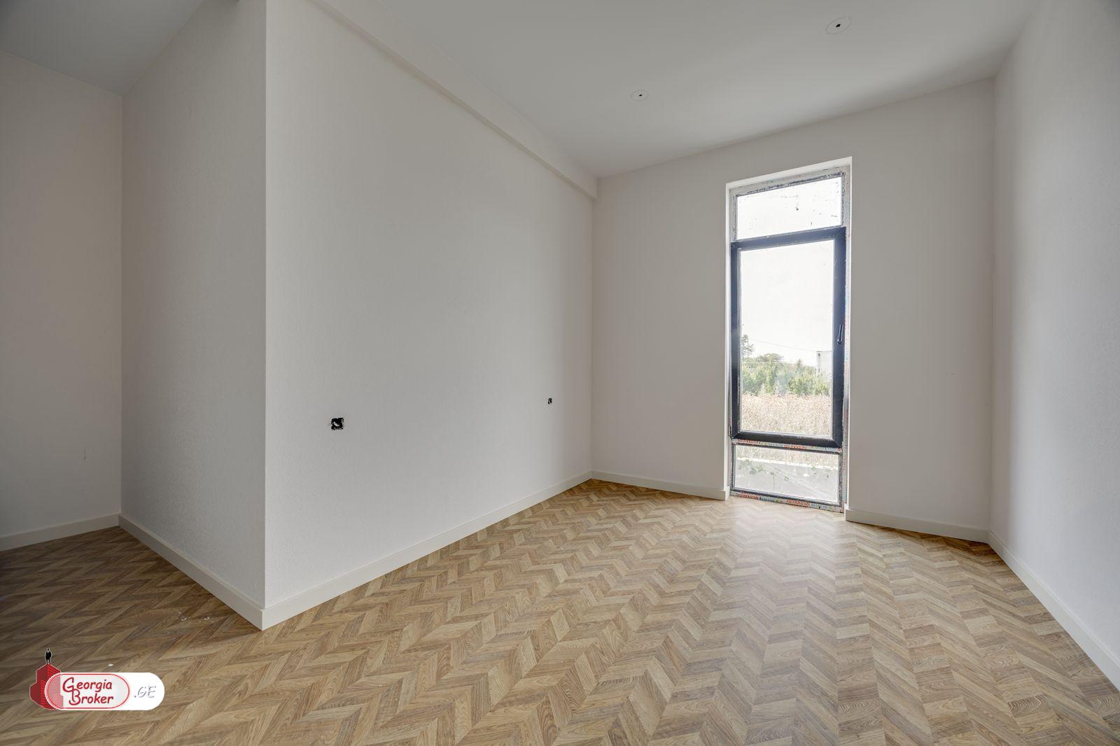 იყიდება ახალი გარემონტებული 5 ოთახიანი სახლი