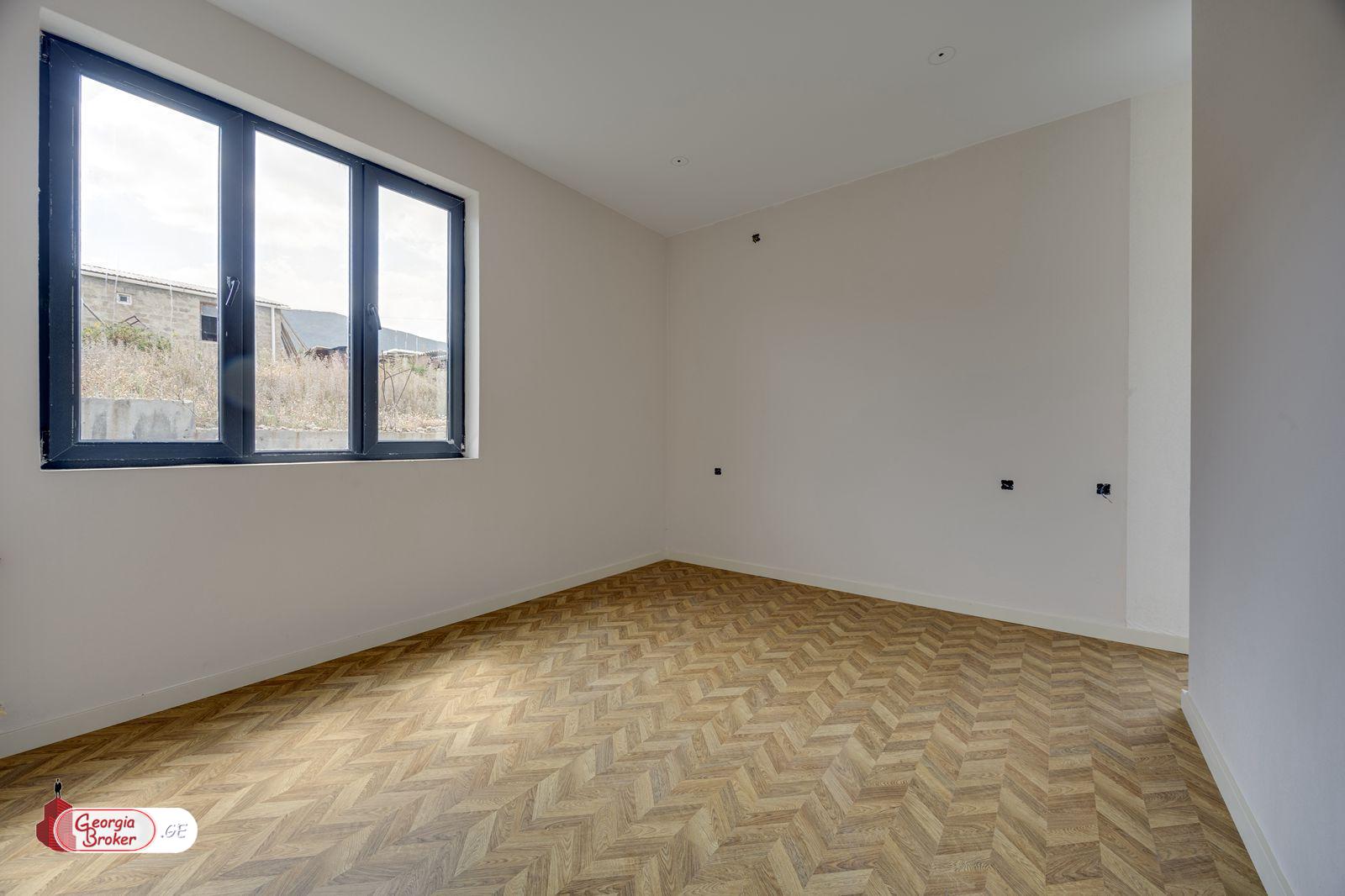 იყიდება ახალი გარემონტებული 5 ოთახიანი სახლი