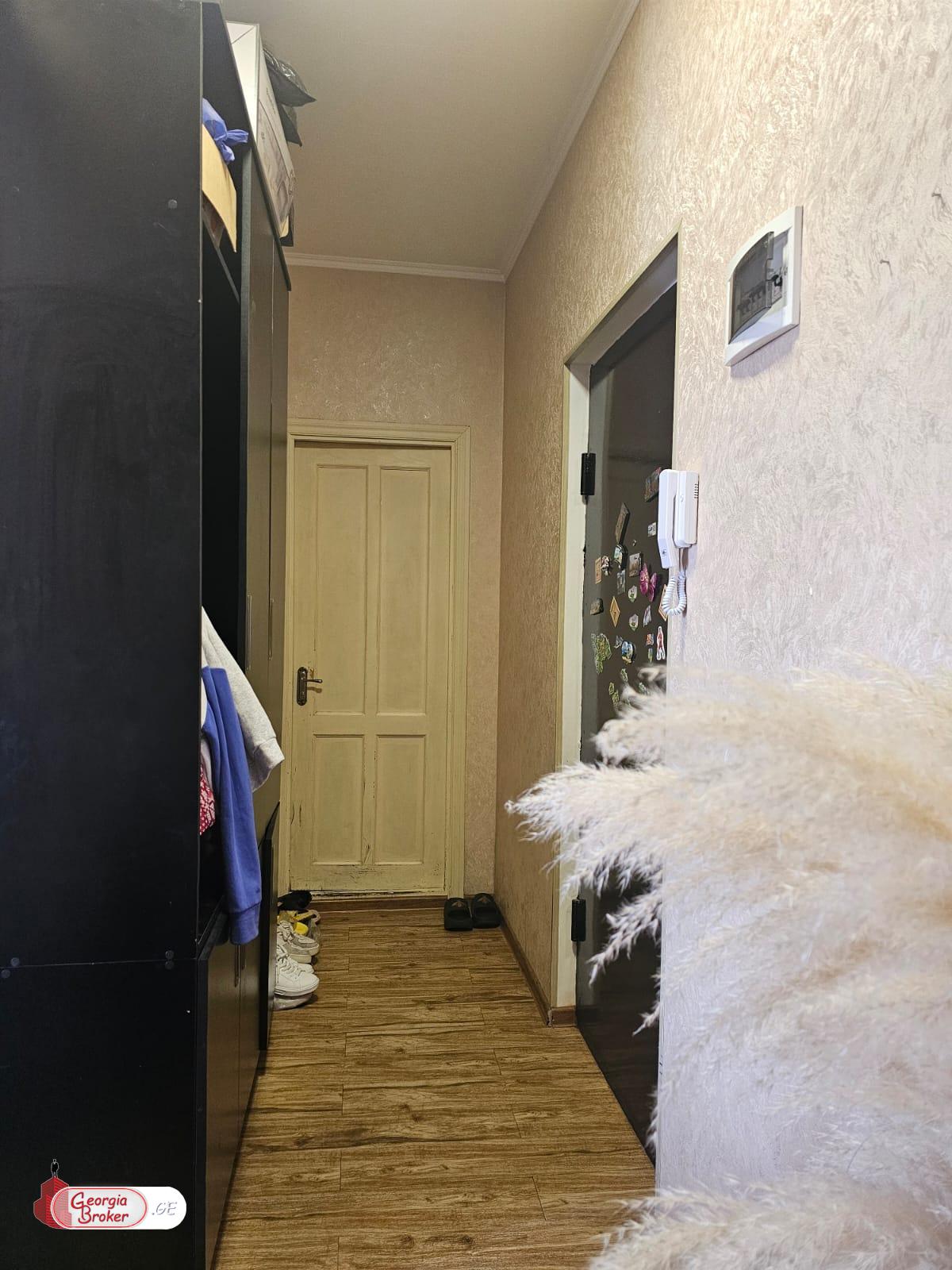 nearly repaired 3-room apartment for sale