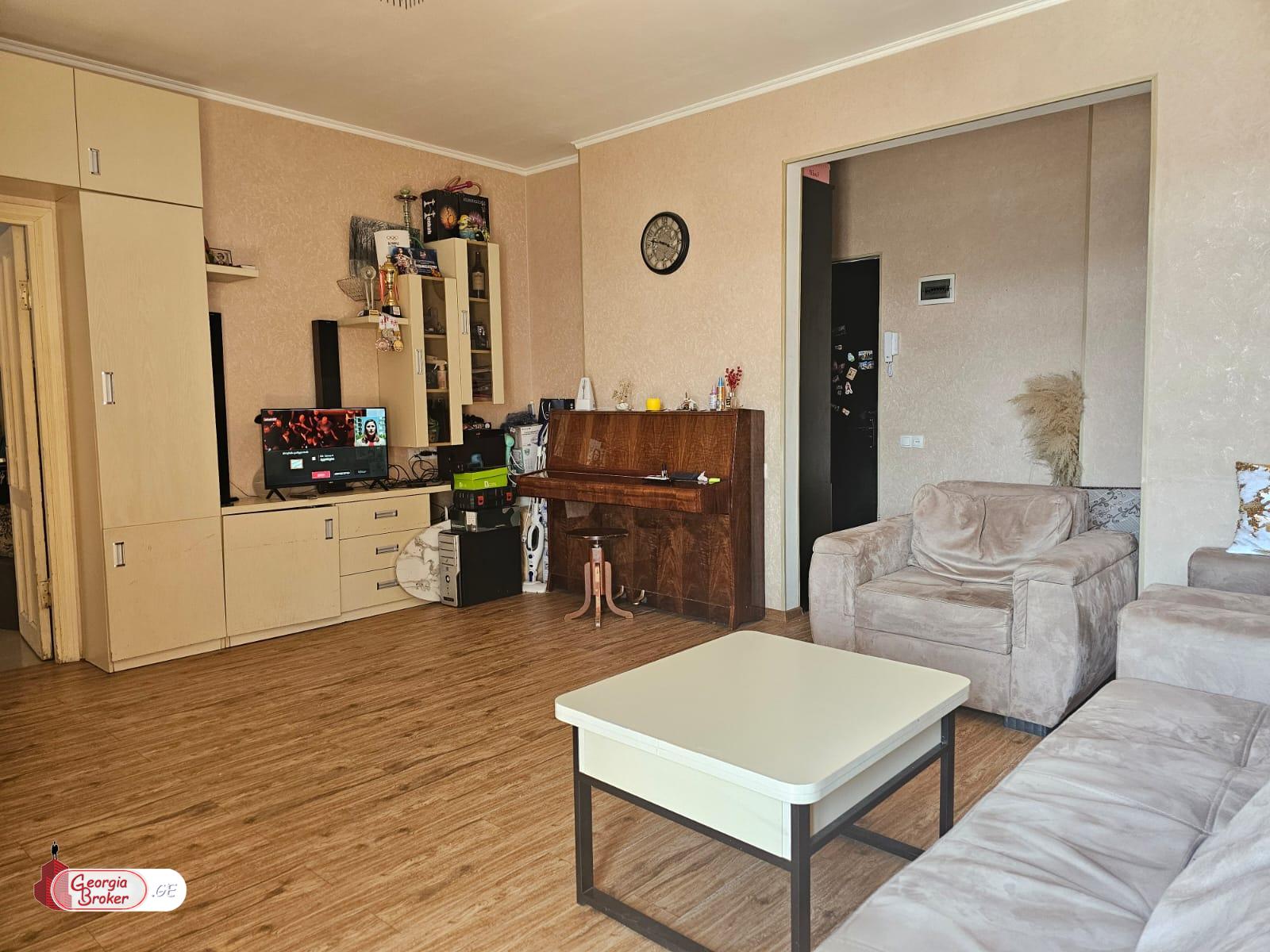 nearly repaired 3-room apartment for sale