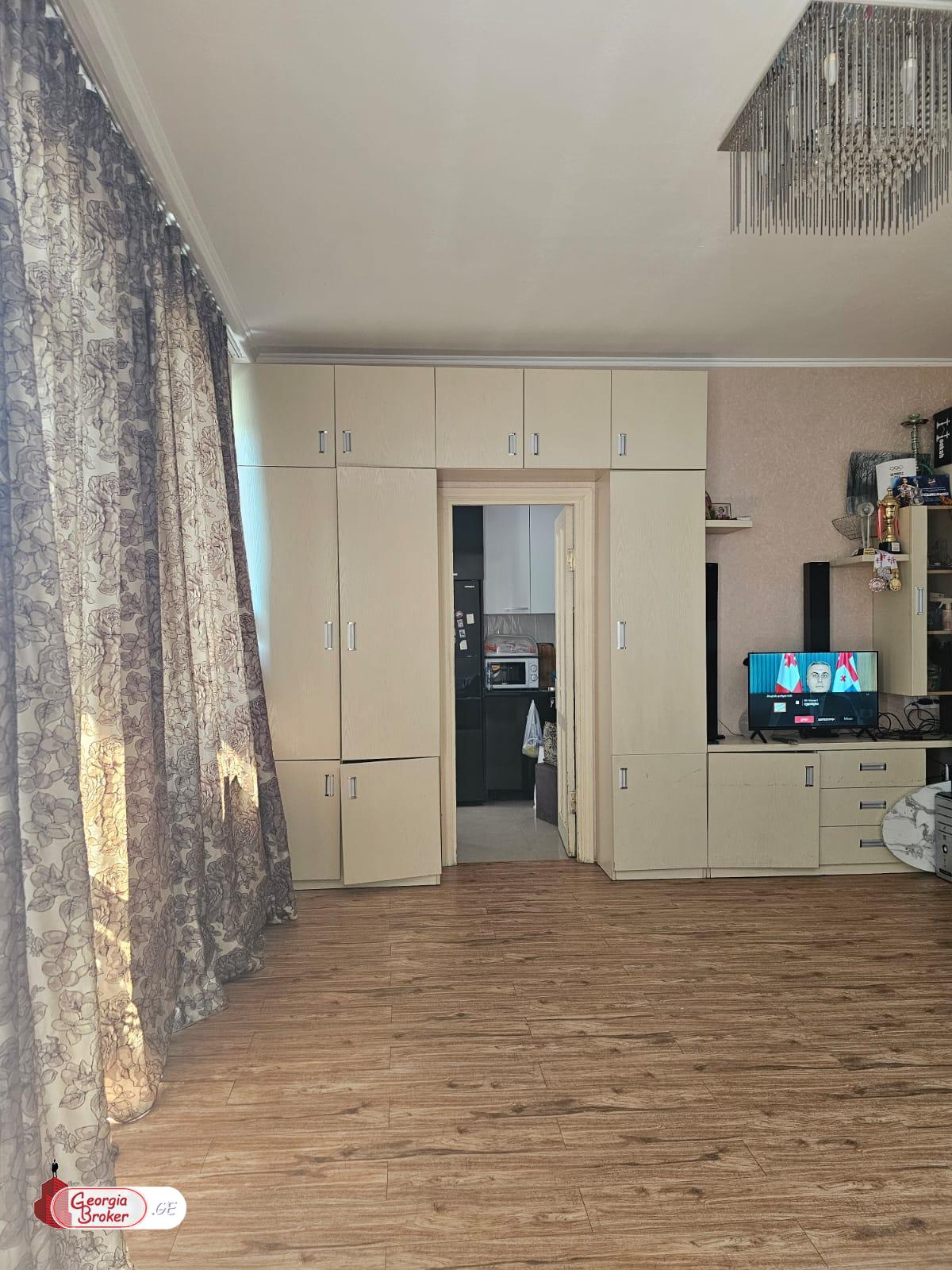 nearly repaired 3-room apartment for sale