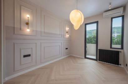 продается квартира с новым ремонтом 5-комнат