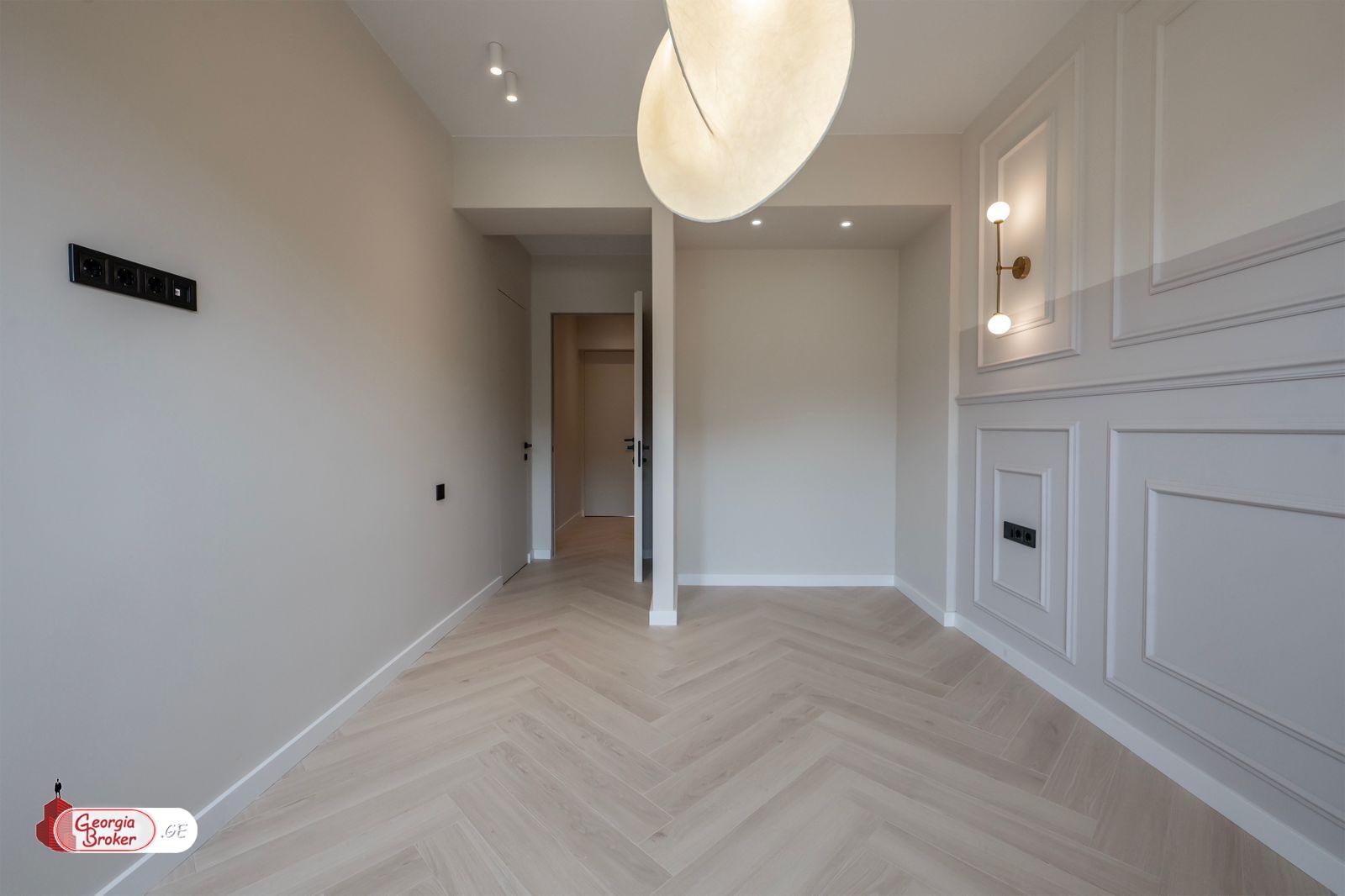 продается квартира с новым ремонтом 5-комнат