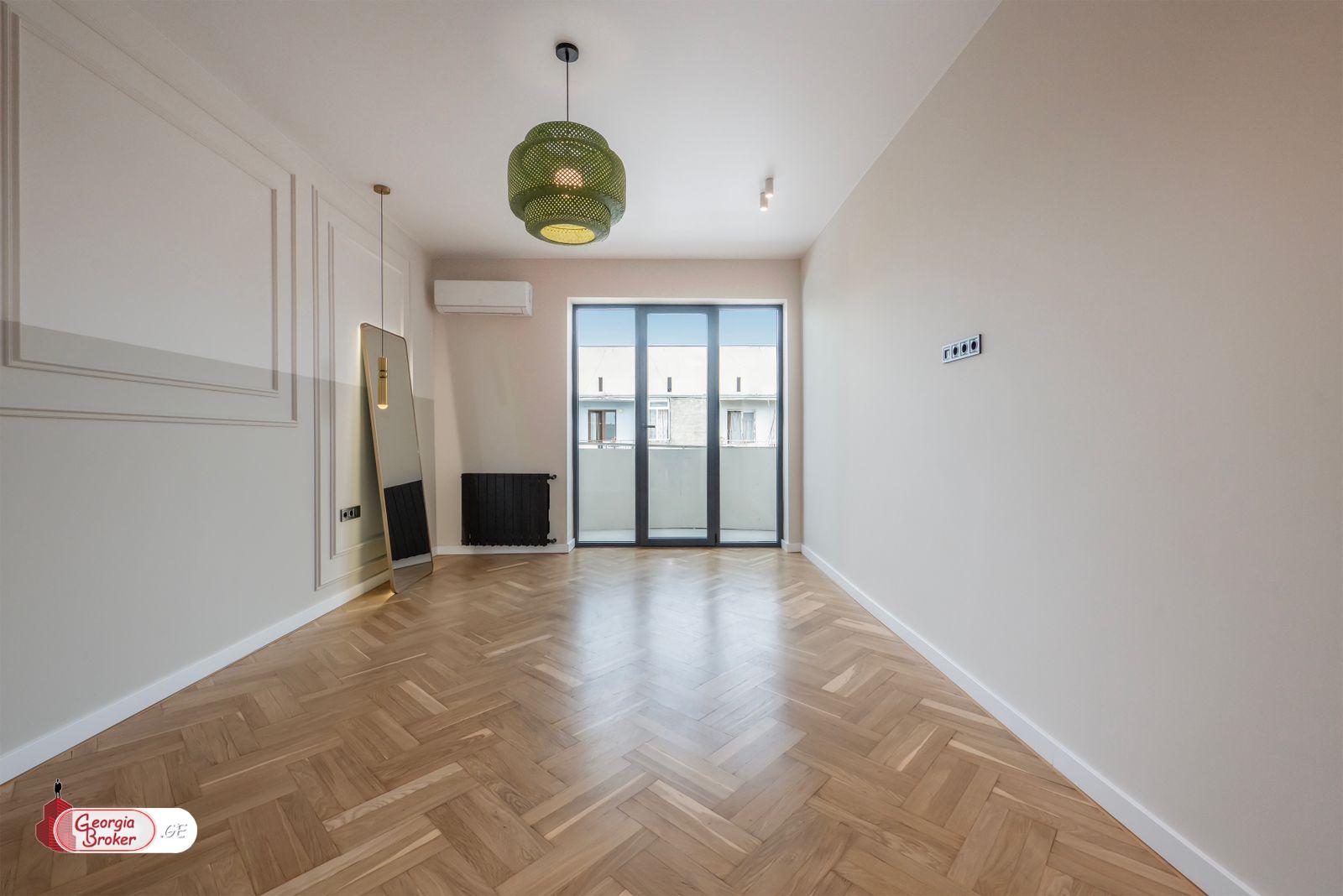 продается квартира с новым ремонтом 5-комнат