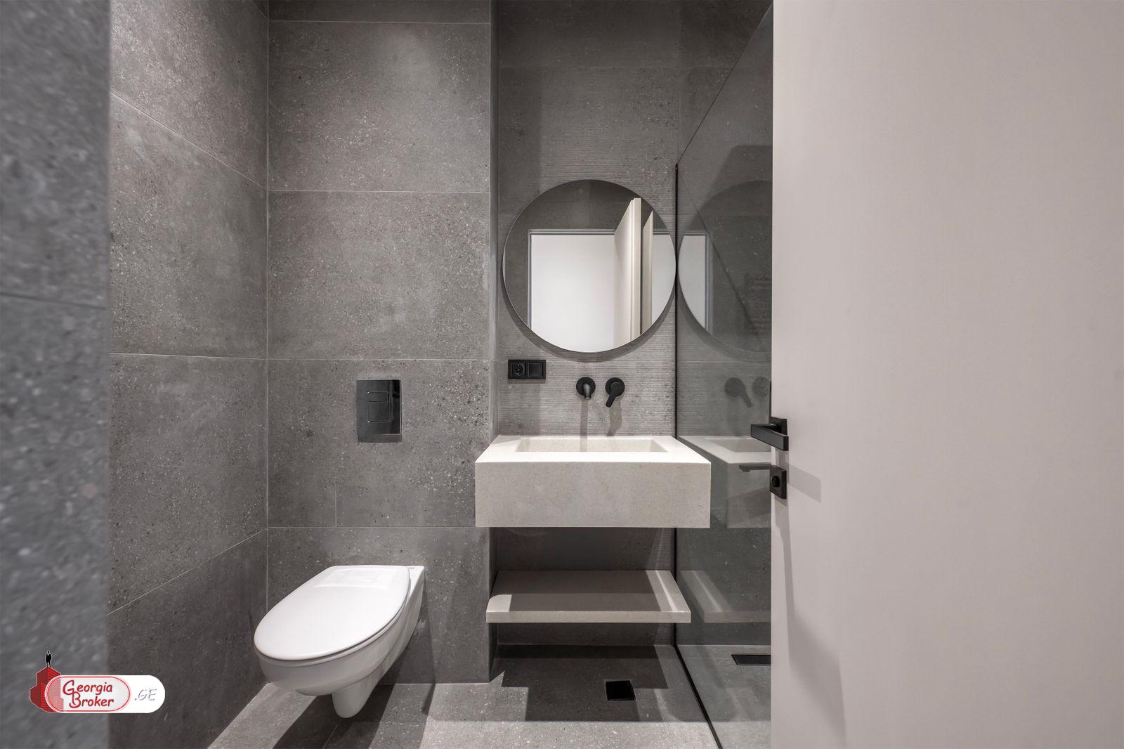 продается квартира с новым ремонтом 5-комнат