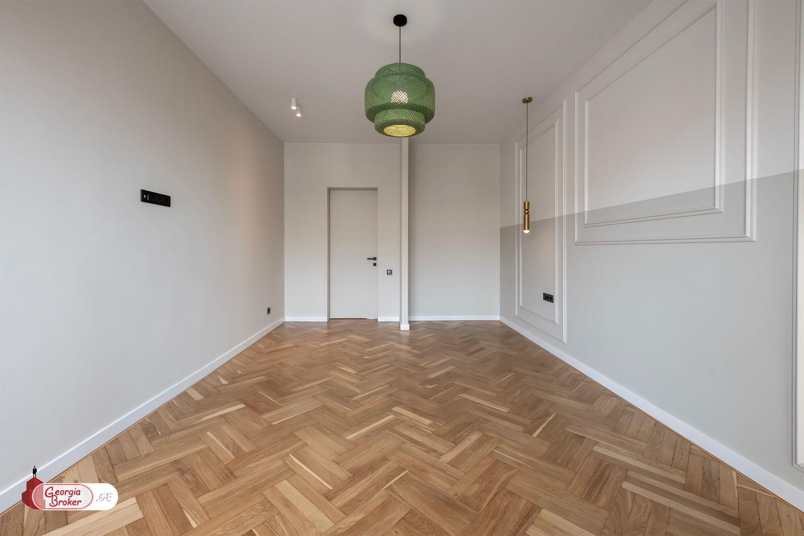 продается квартира с новым ремонтом 5-комнат