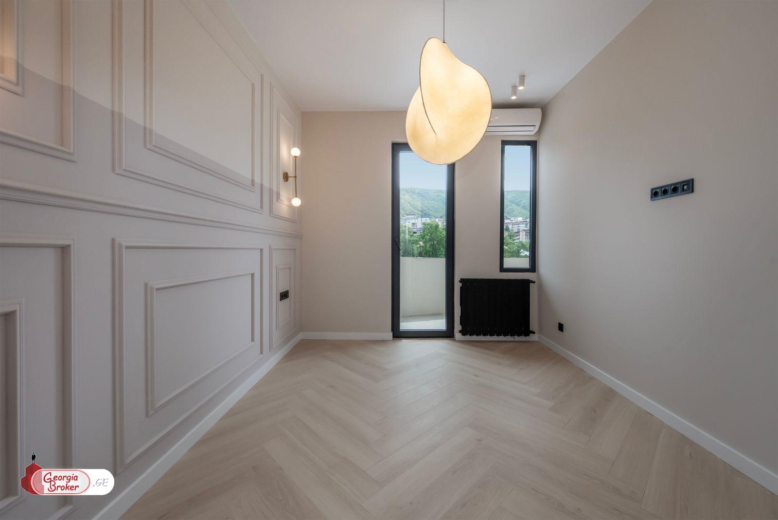 продается квартира с новым ремонтом 5-комнат