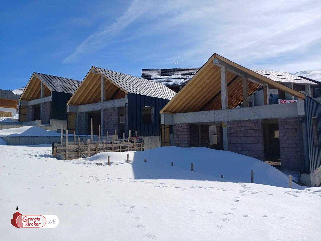 продается дом с новым ремонтом 3-комнаты