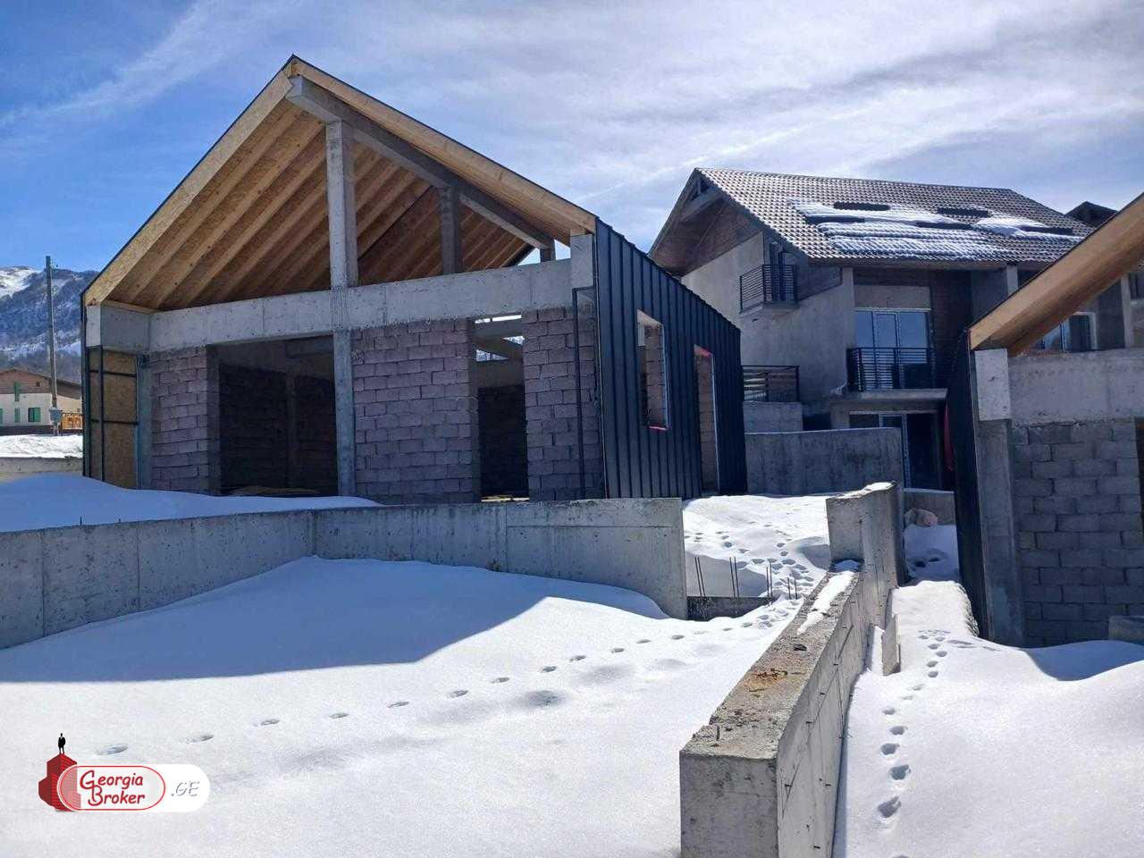 продается дом с новым ремонтом 3-комнаты