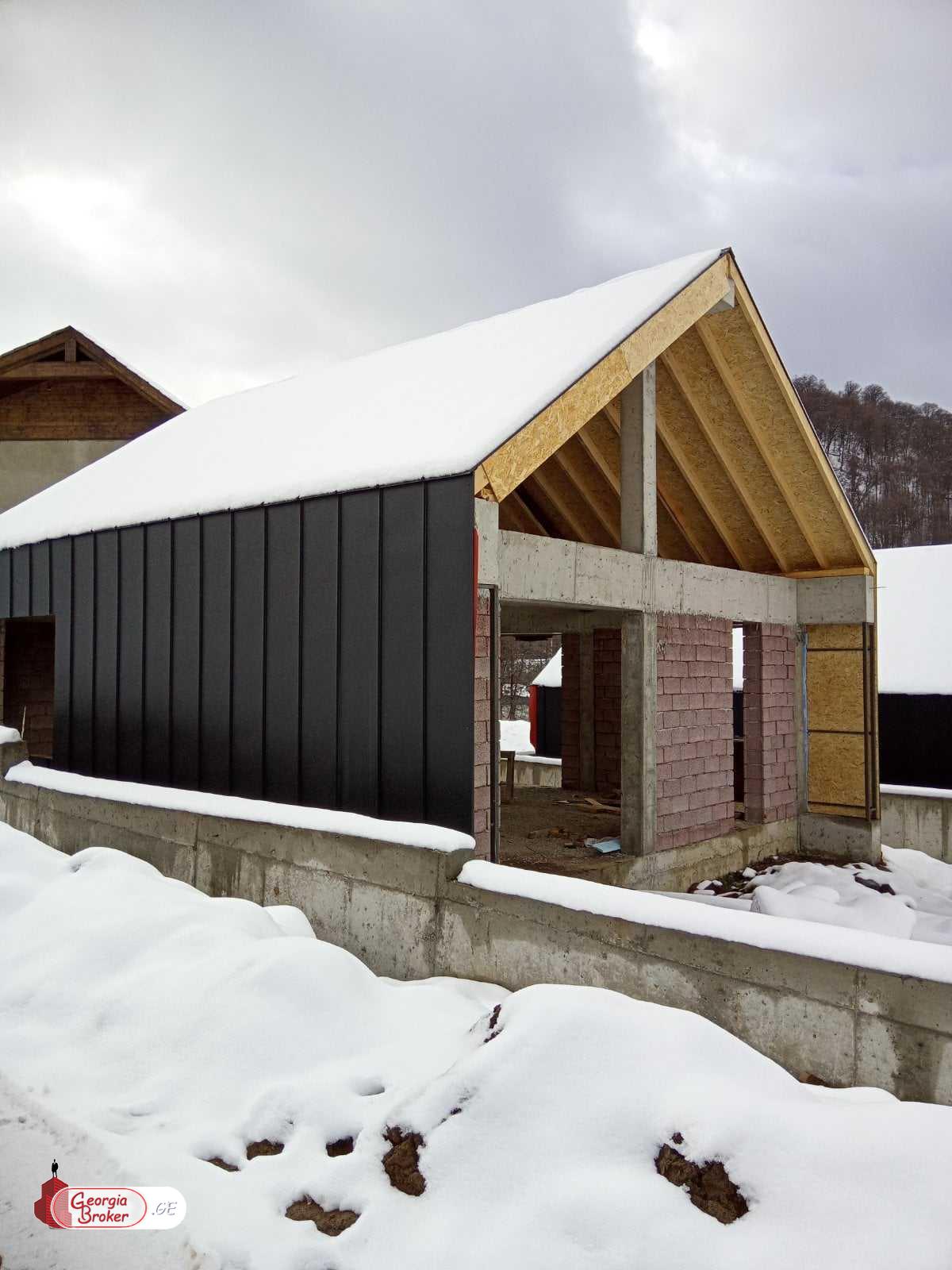 продается дом с новым ремонтом 3-комнаты