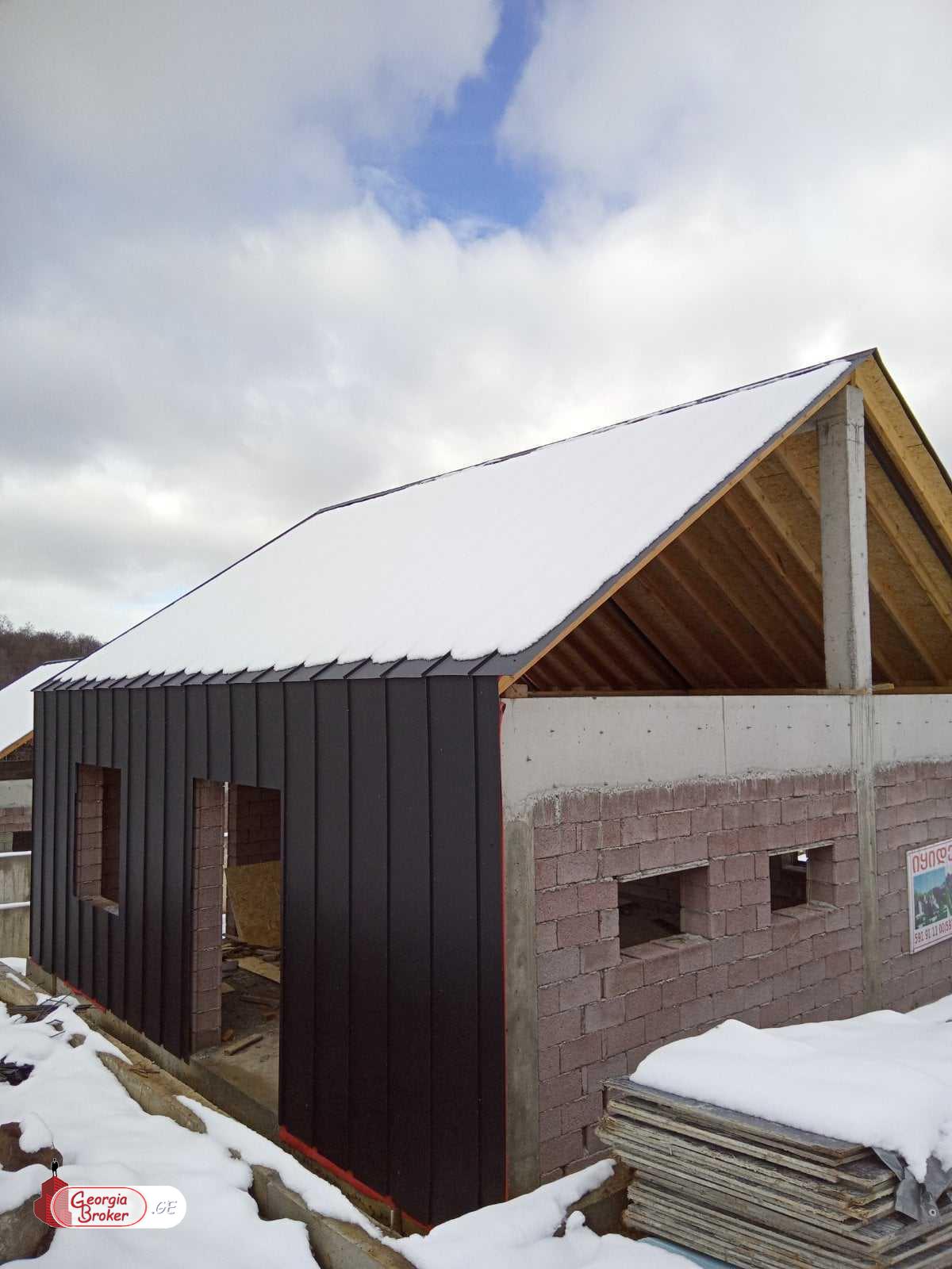 продается дом с новым ремонтом 3-комнаты