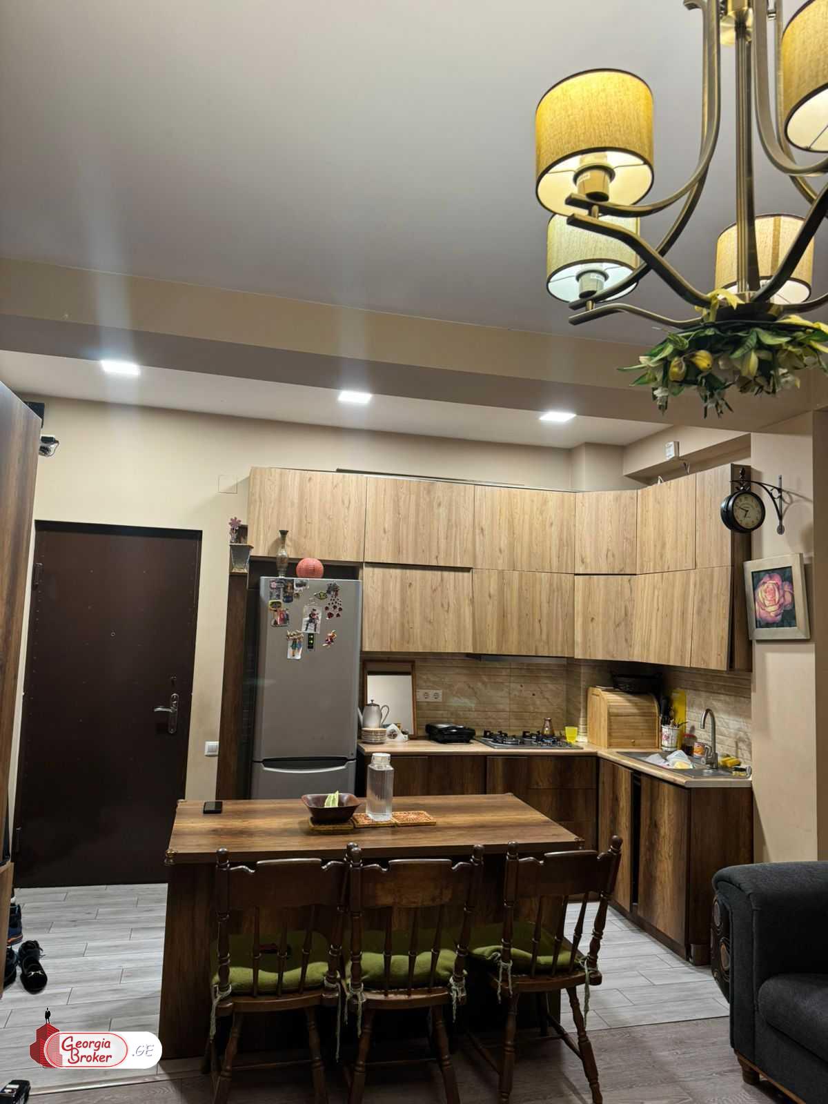 продается квартира с новым ремонтом 3-комнаты