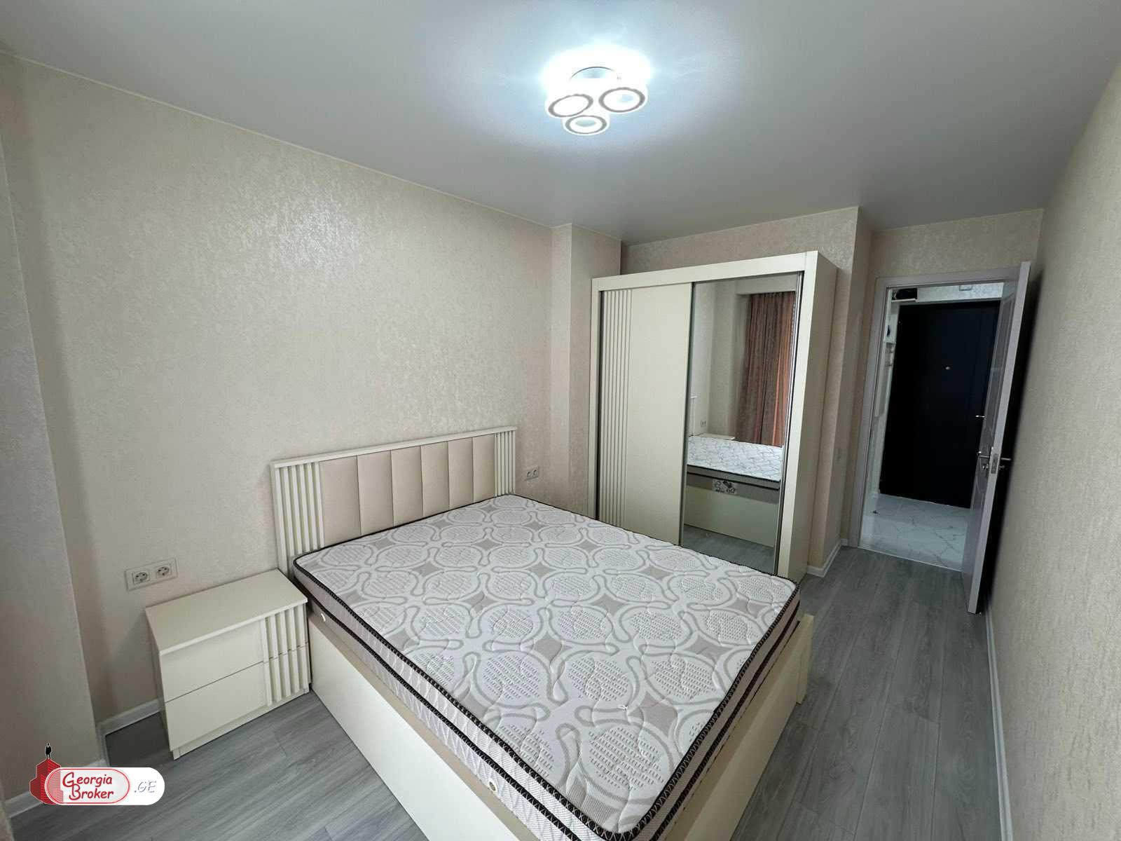 nearly repaired 2-room apartment for rent