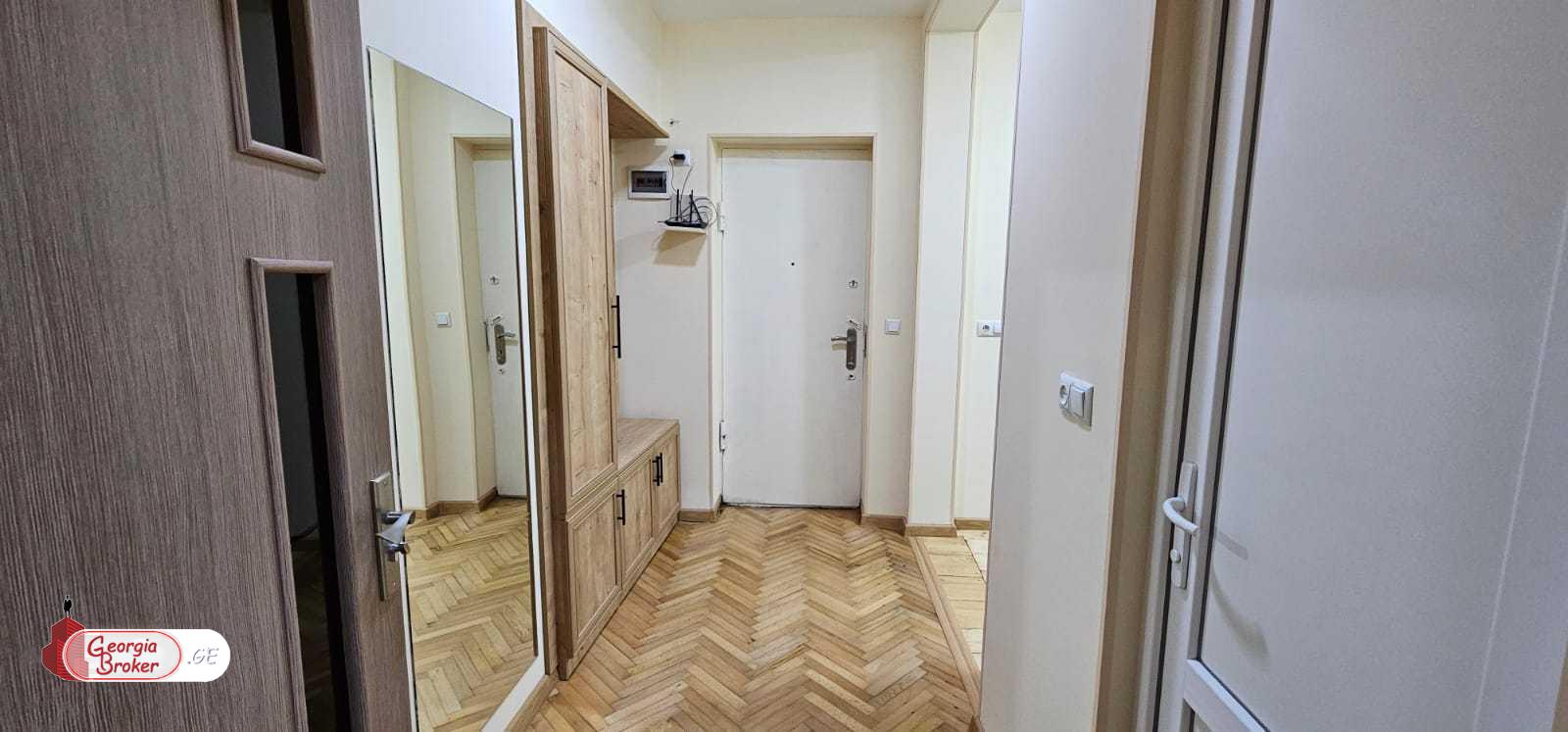 продается квартира с новым ремонтом 3-комнаты