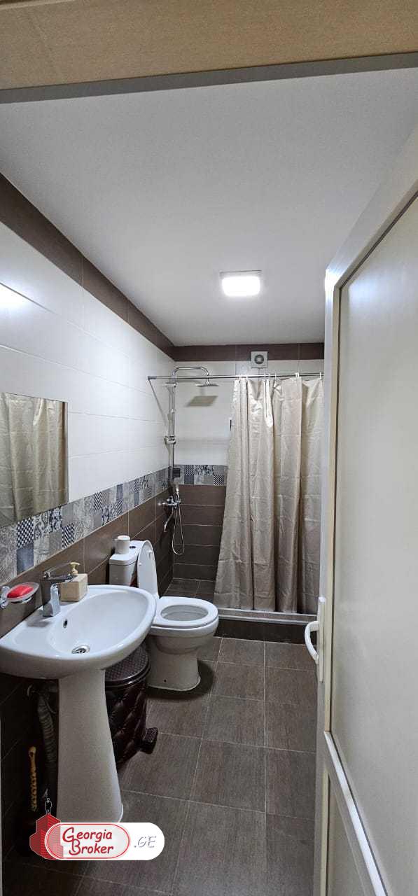 продается квартира с новым ремонтом 3-комнаты