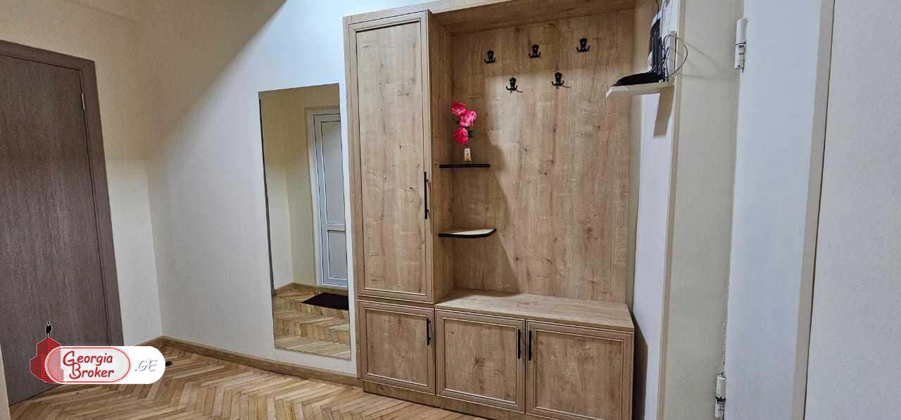 продается квартира с новым ремонтом 3-комнаты