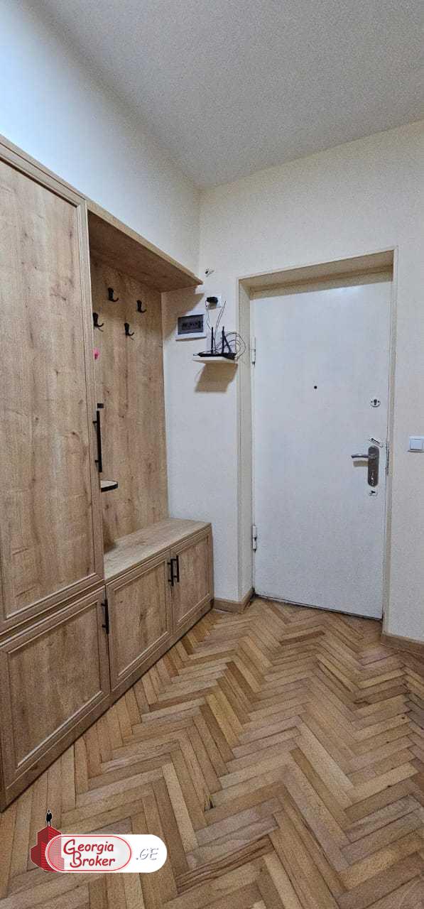 продается квартира с новым ремонтом 3-комнаты