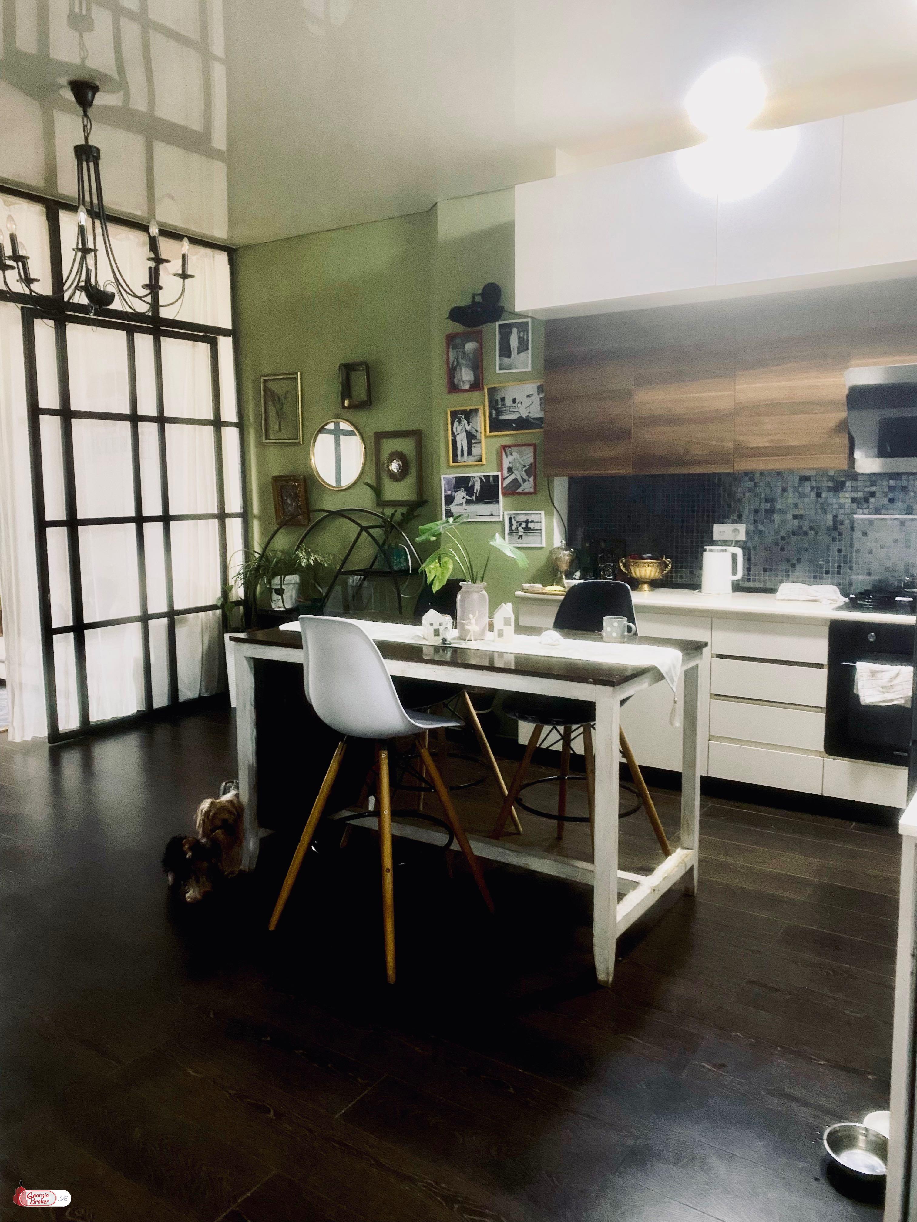 продается квартира с новым ремонтом 3-комнаты