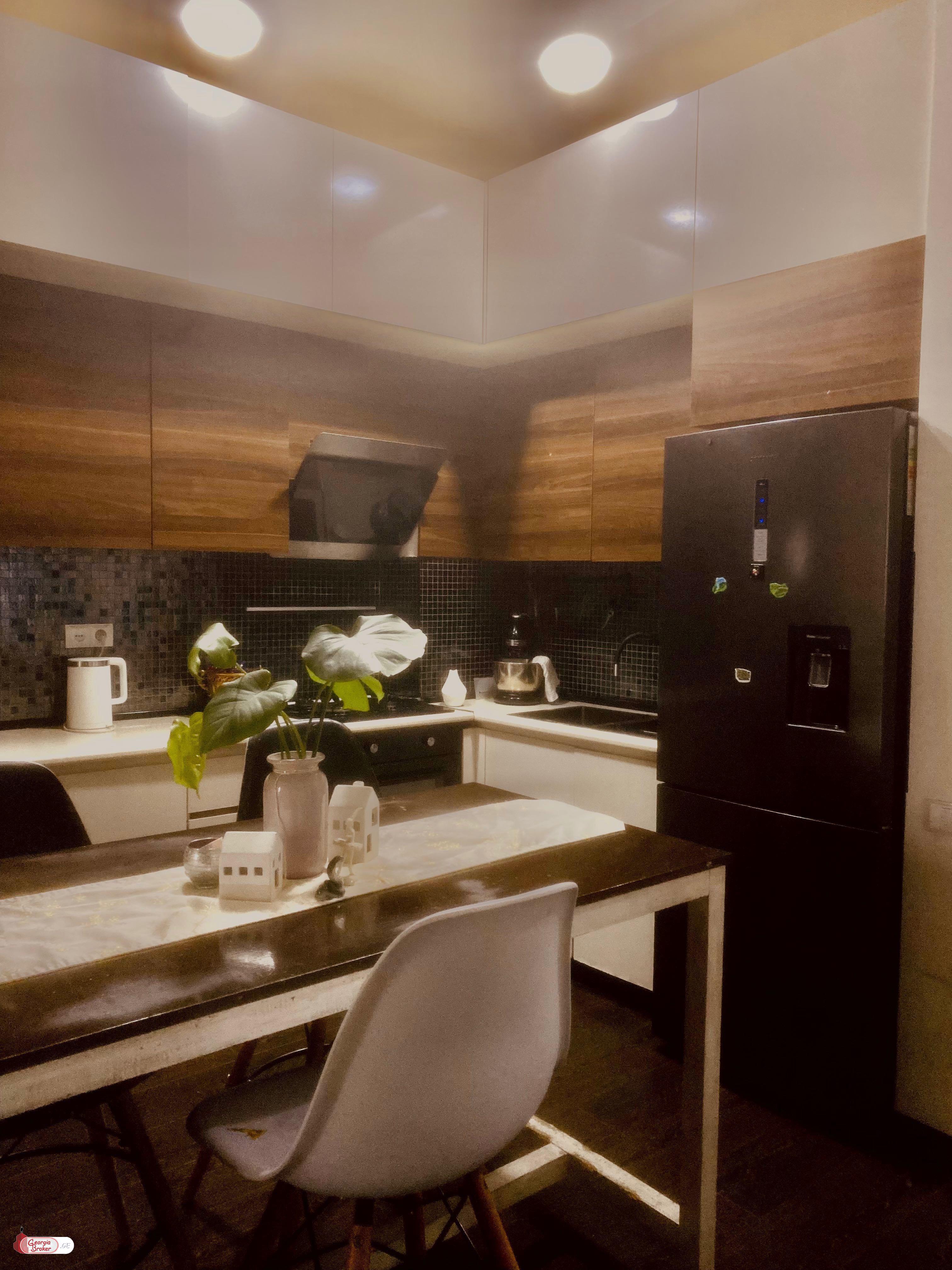 продается квартира с новым ремонтом 3-комнаты