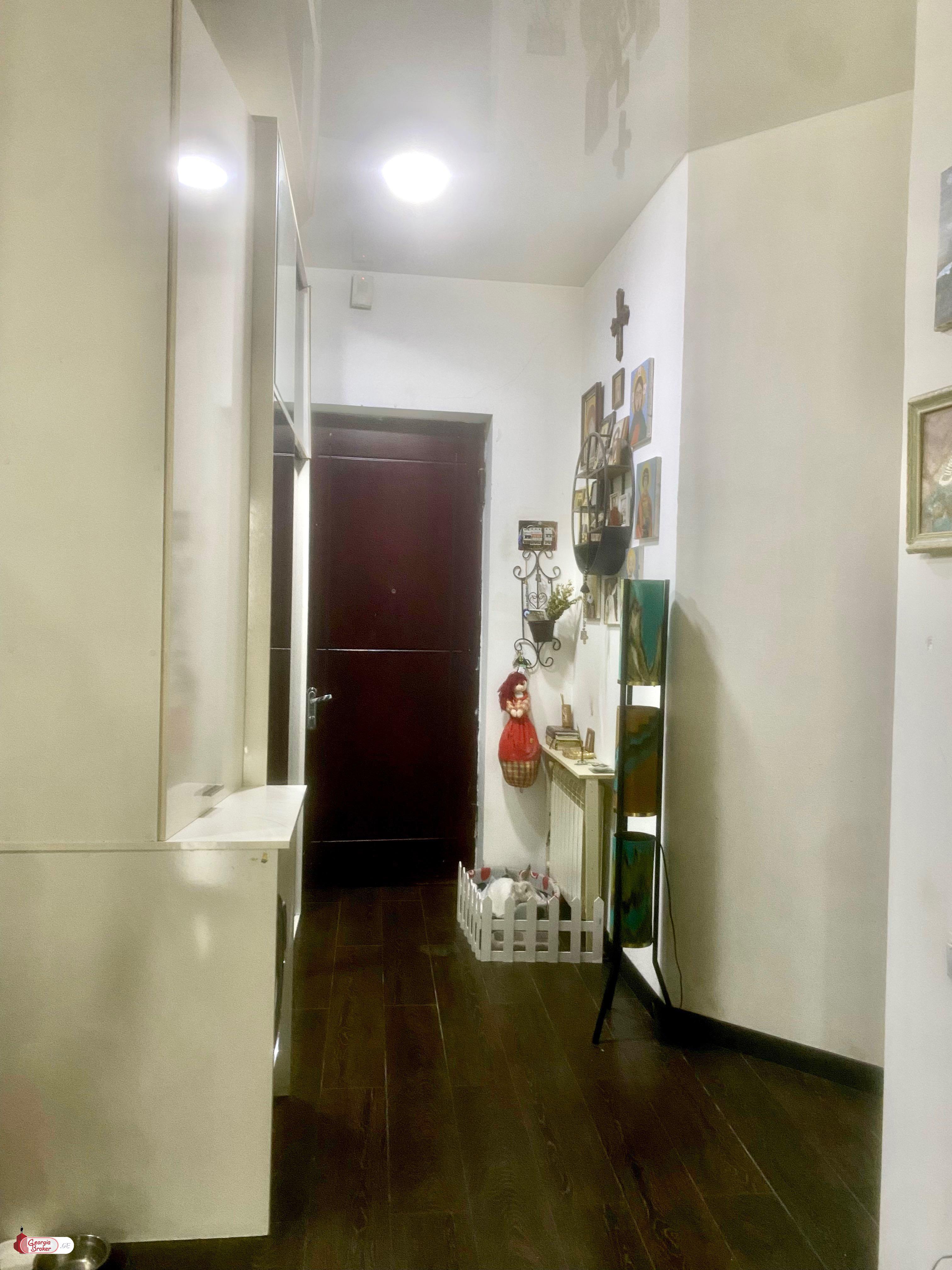 продается квартира с новым ремонтом 3-комнаты