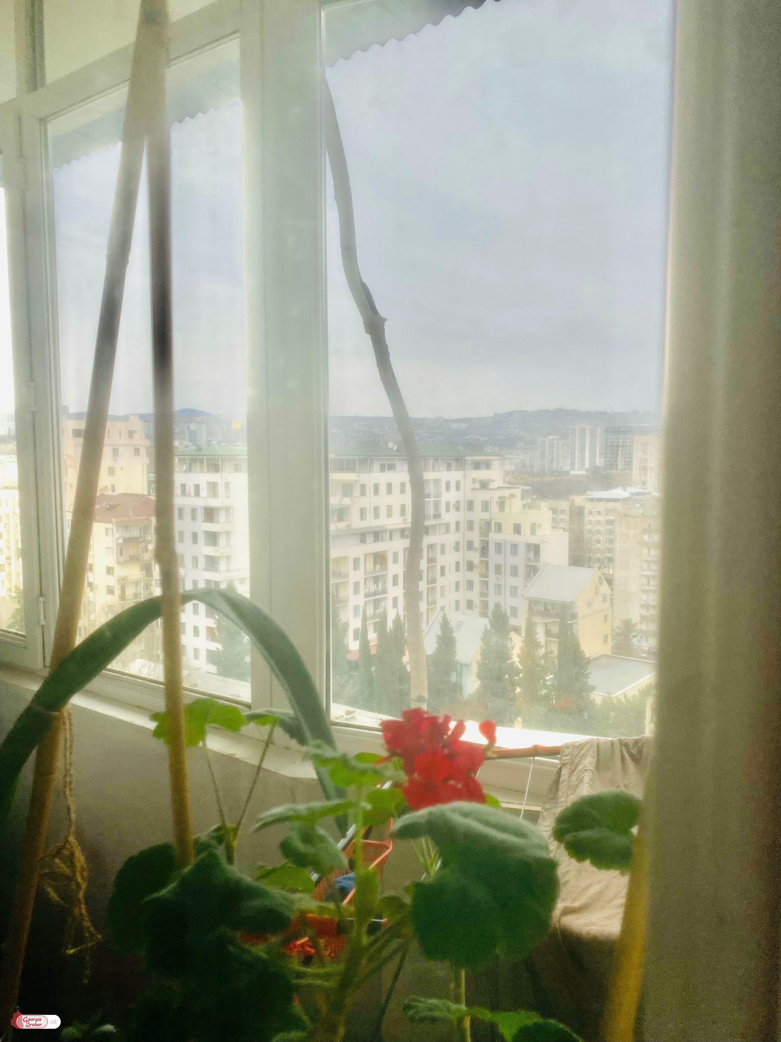 продается квартира с новым ремонтом 3-комнаты