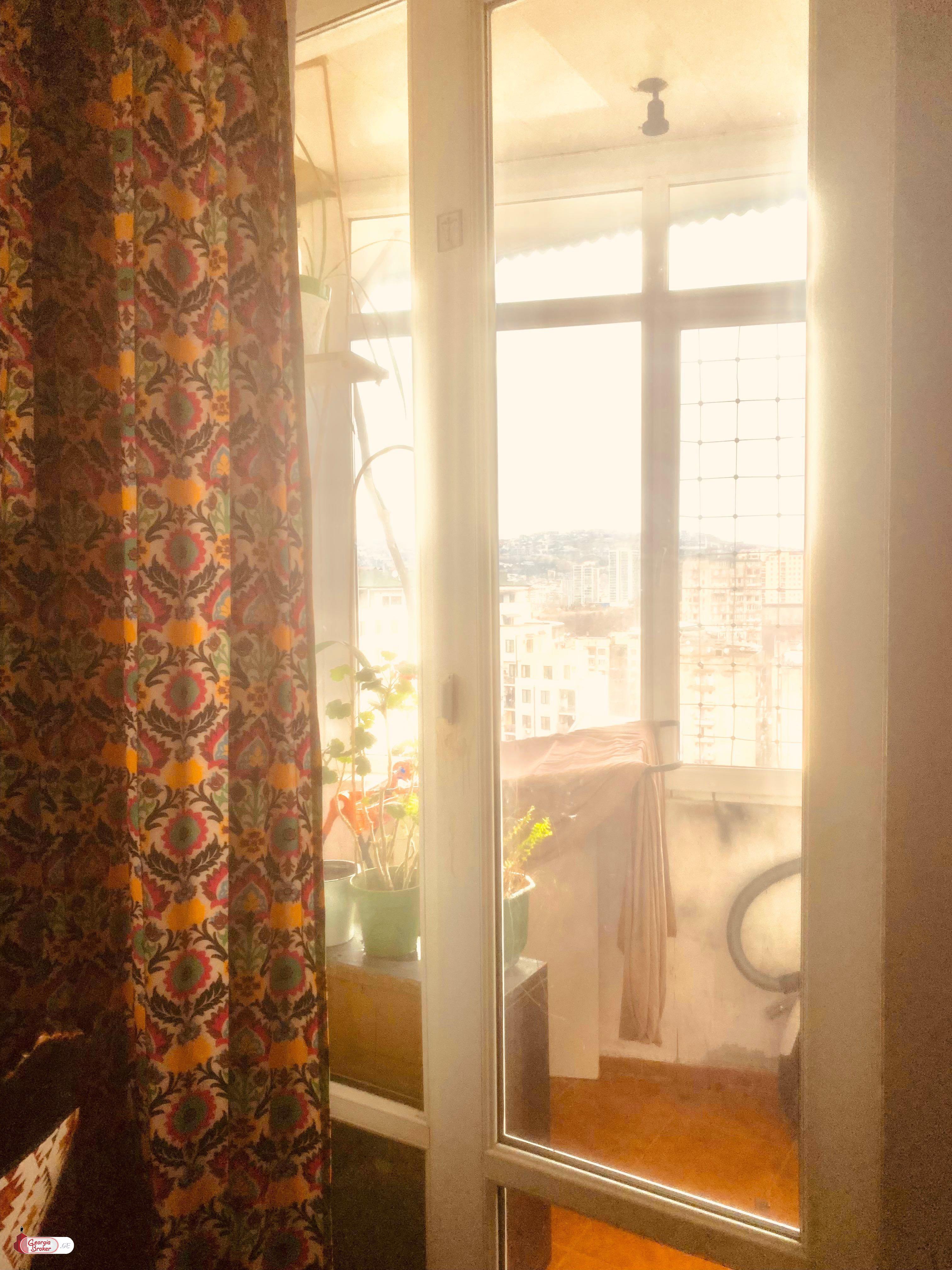 продается квартира с новым ремонтом 3-комнаты