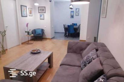 продается квартира с новым ремонтом 3-комнаты