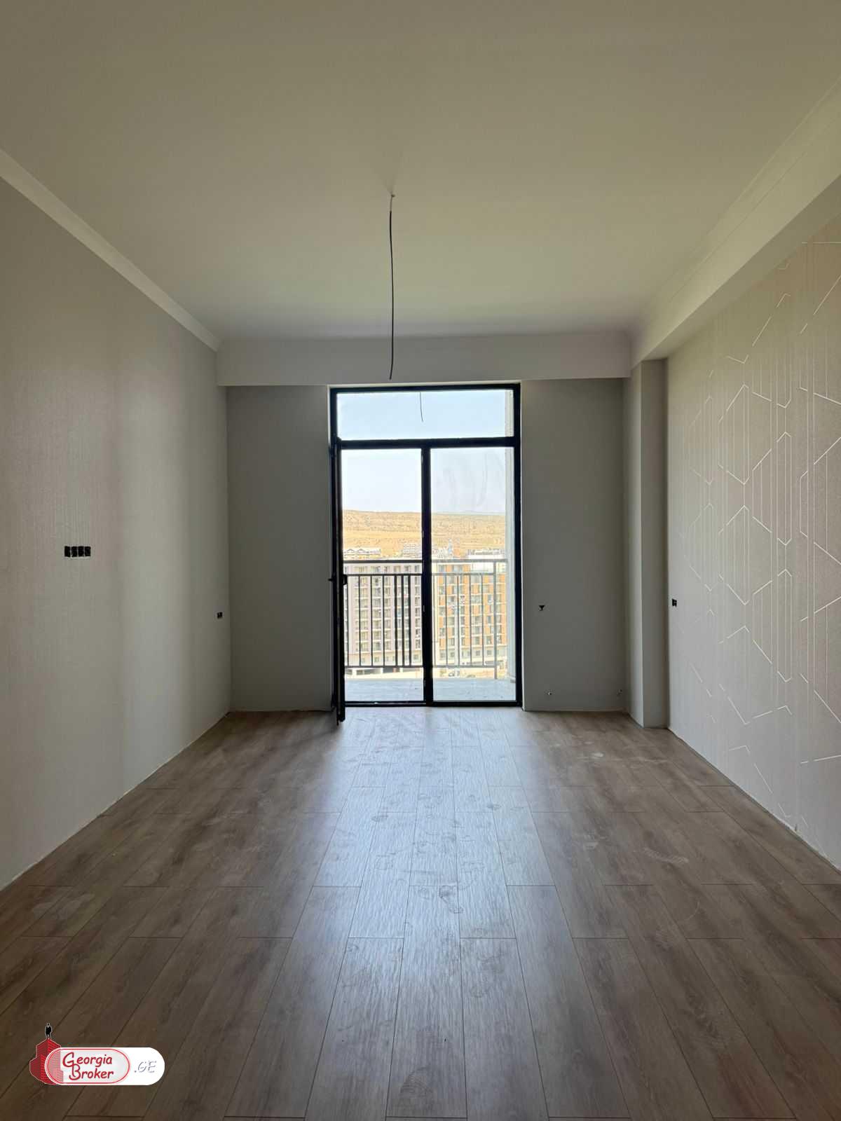 продается квартира с новым ремонтом 3-комнаты