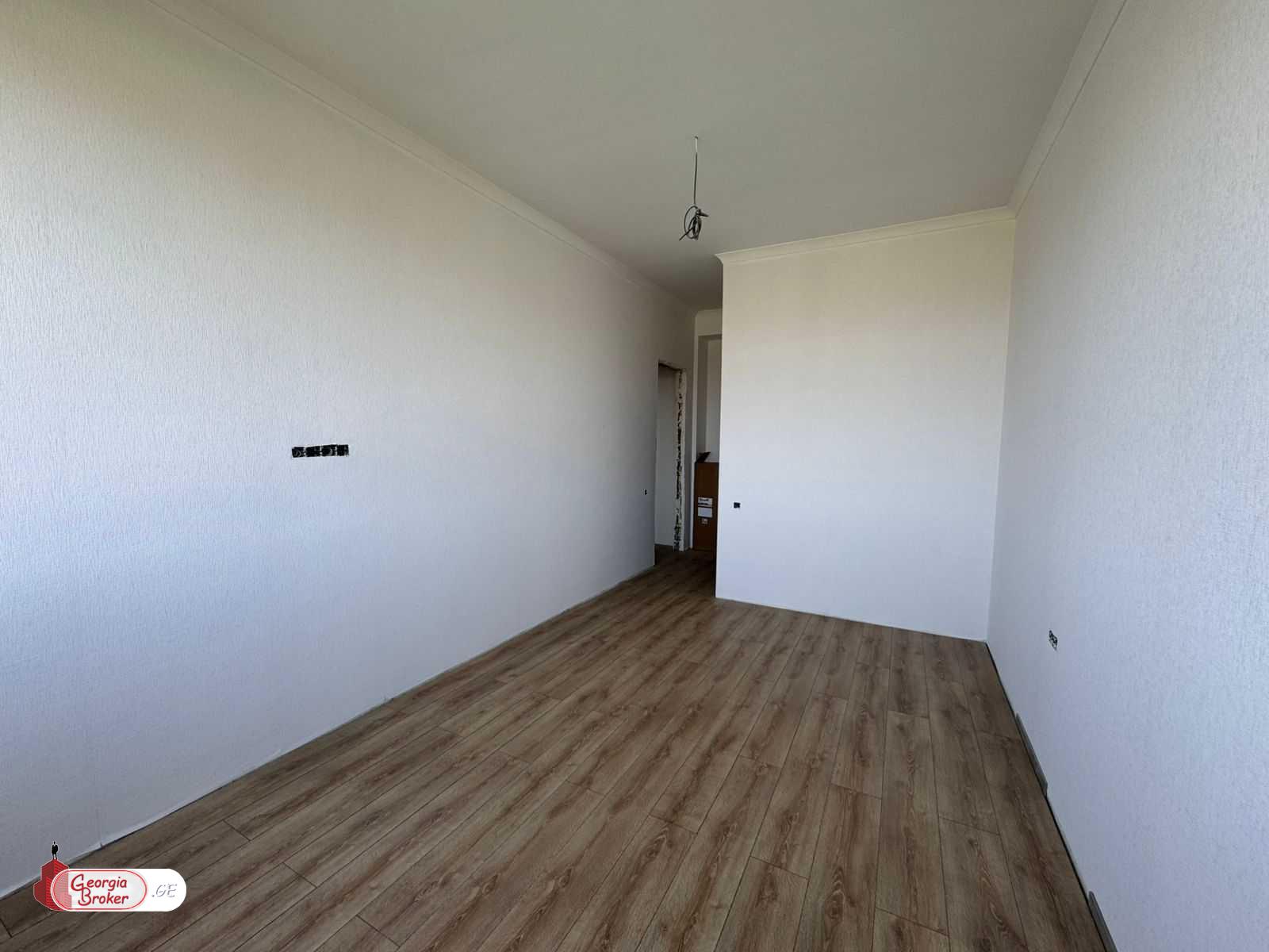 продается квартира с новым ремонтом 3-комнаты