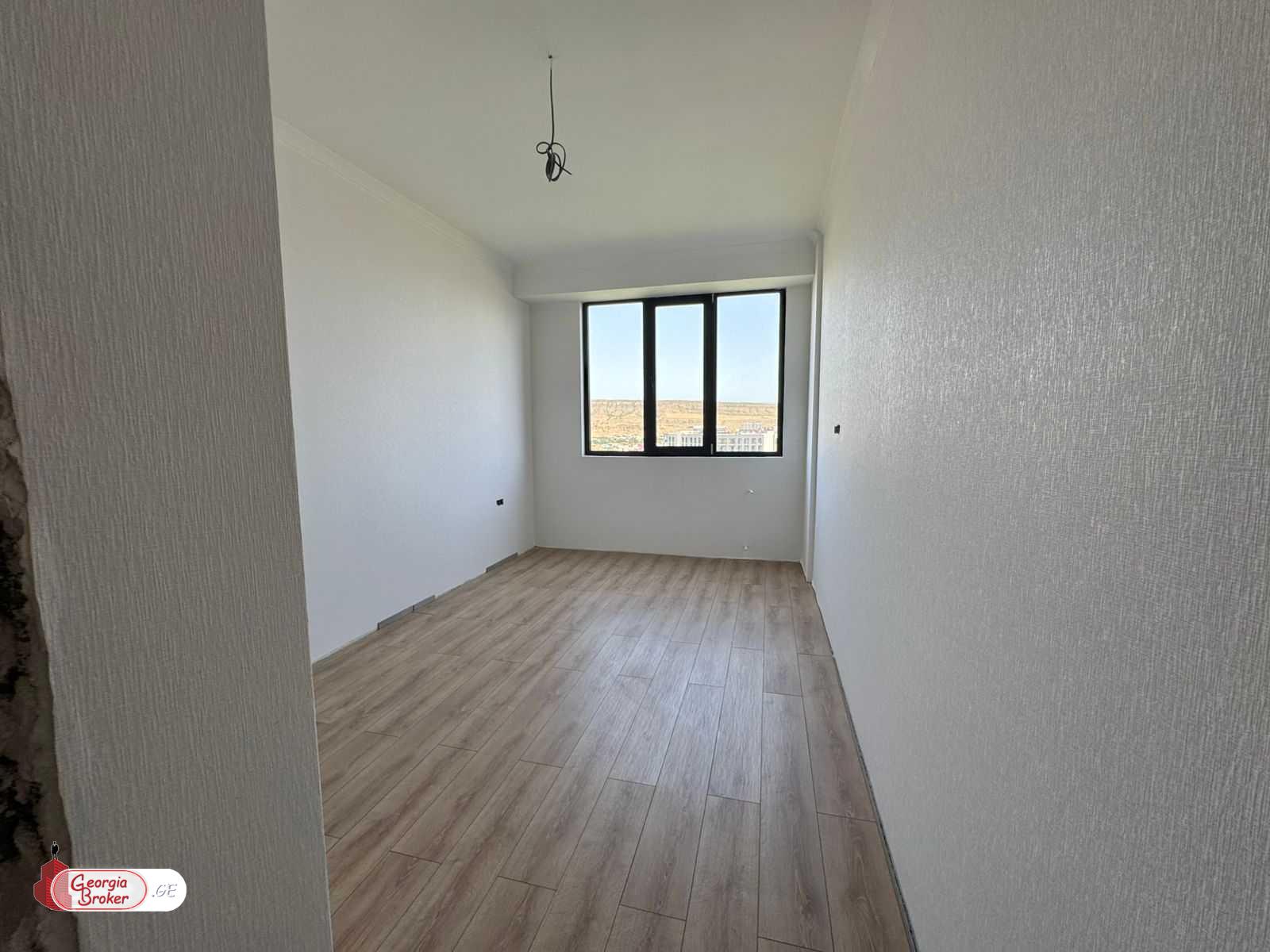 продается квартира с новым ремонтом 3-комнаты